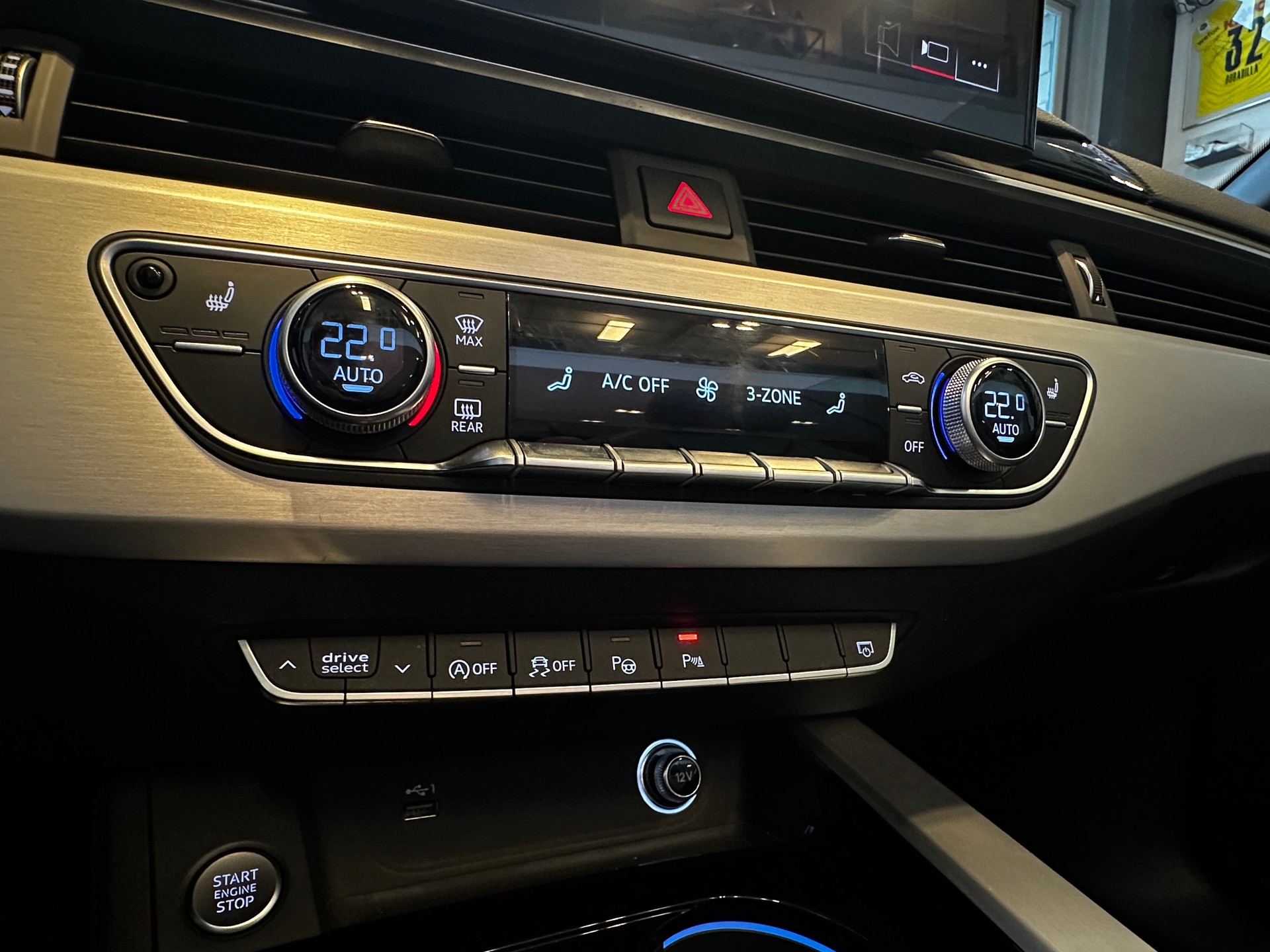 AUDI A5 Cabrio 40 TDI S-Line-image-16