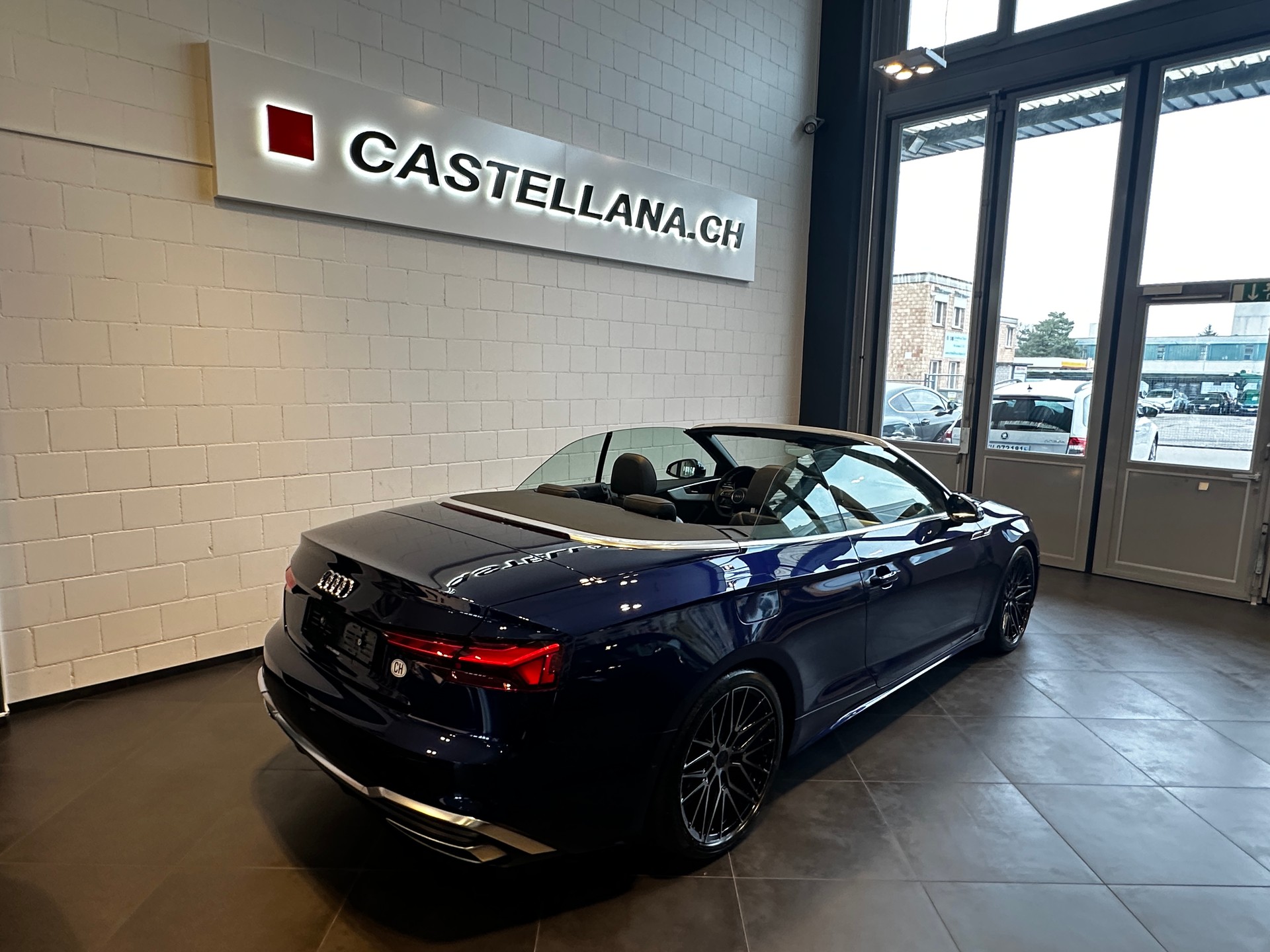 AUDI A5 Cabrio 40 TDI S-Line-image-2