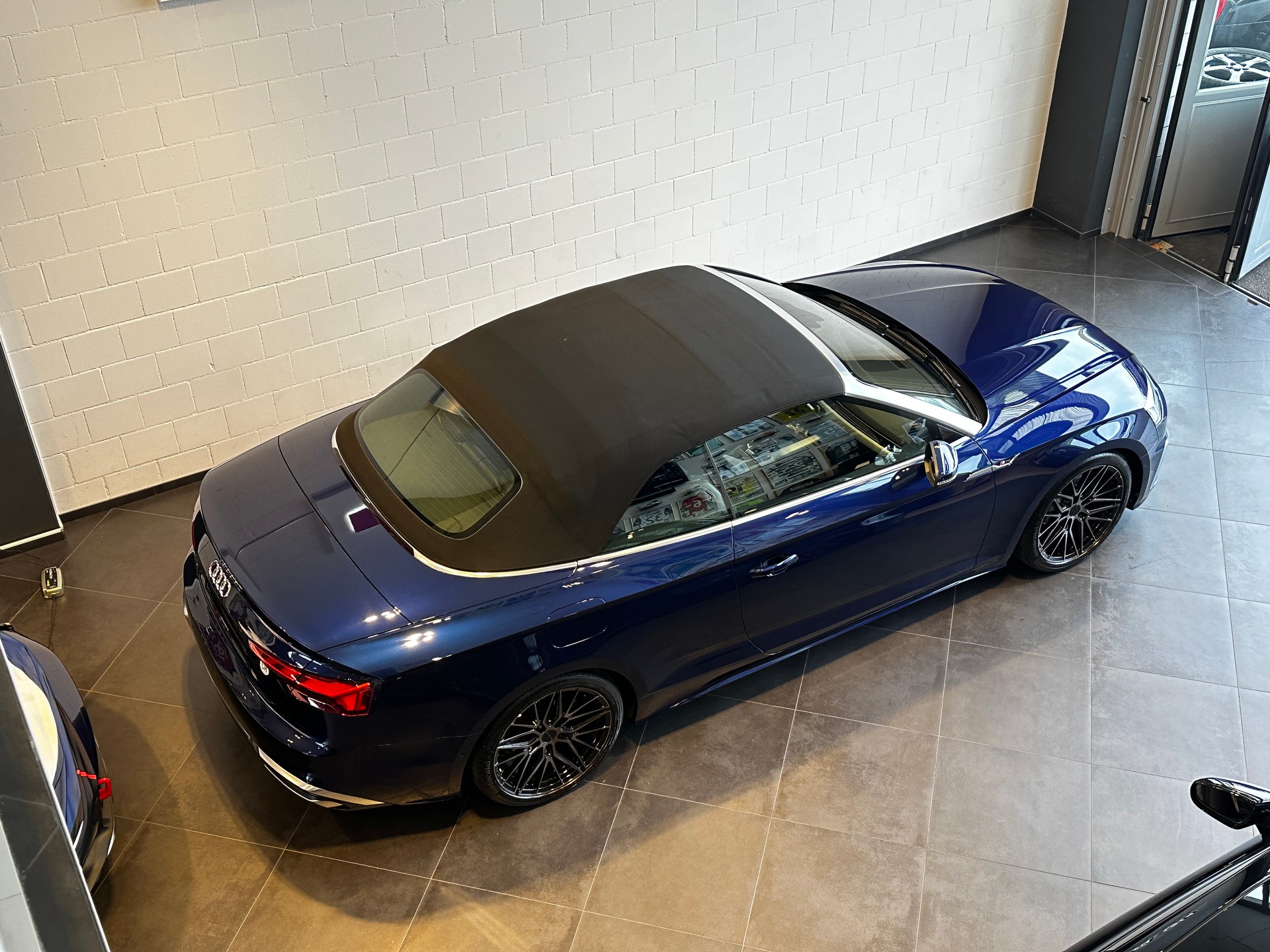 AUDI A5 Cabrio 40 TDI S-Line-image-11
