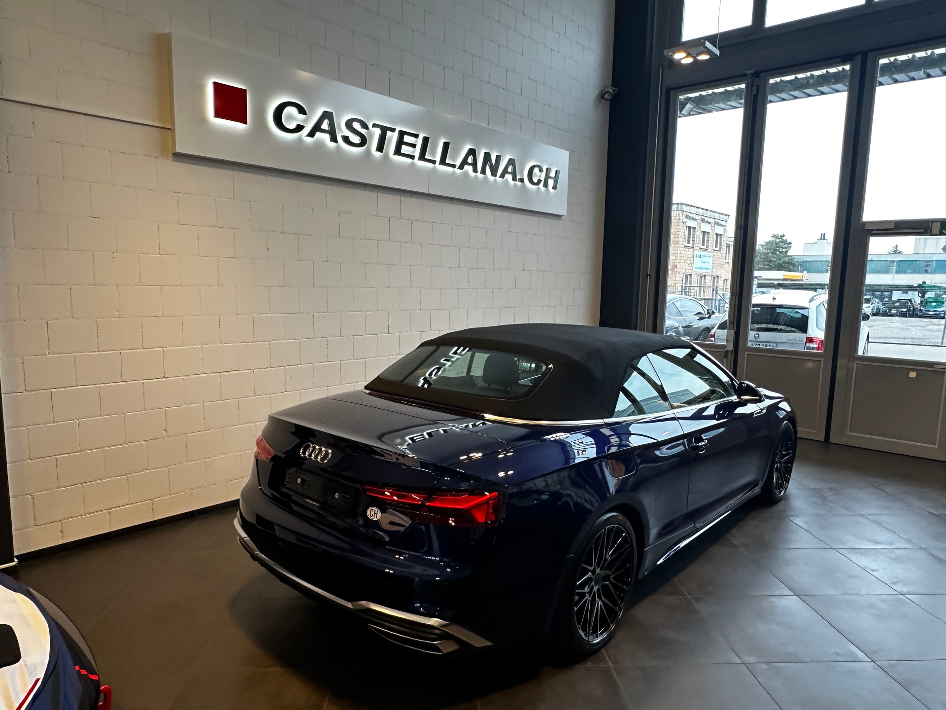 AUDI A5 Cabrio 40 TDI S-Line-image-8