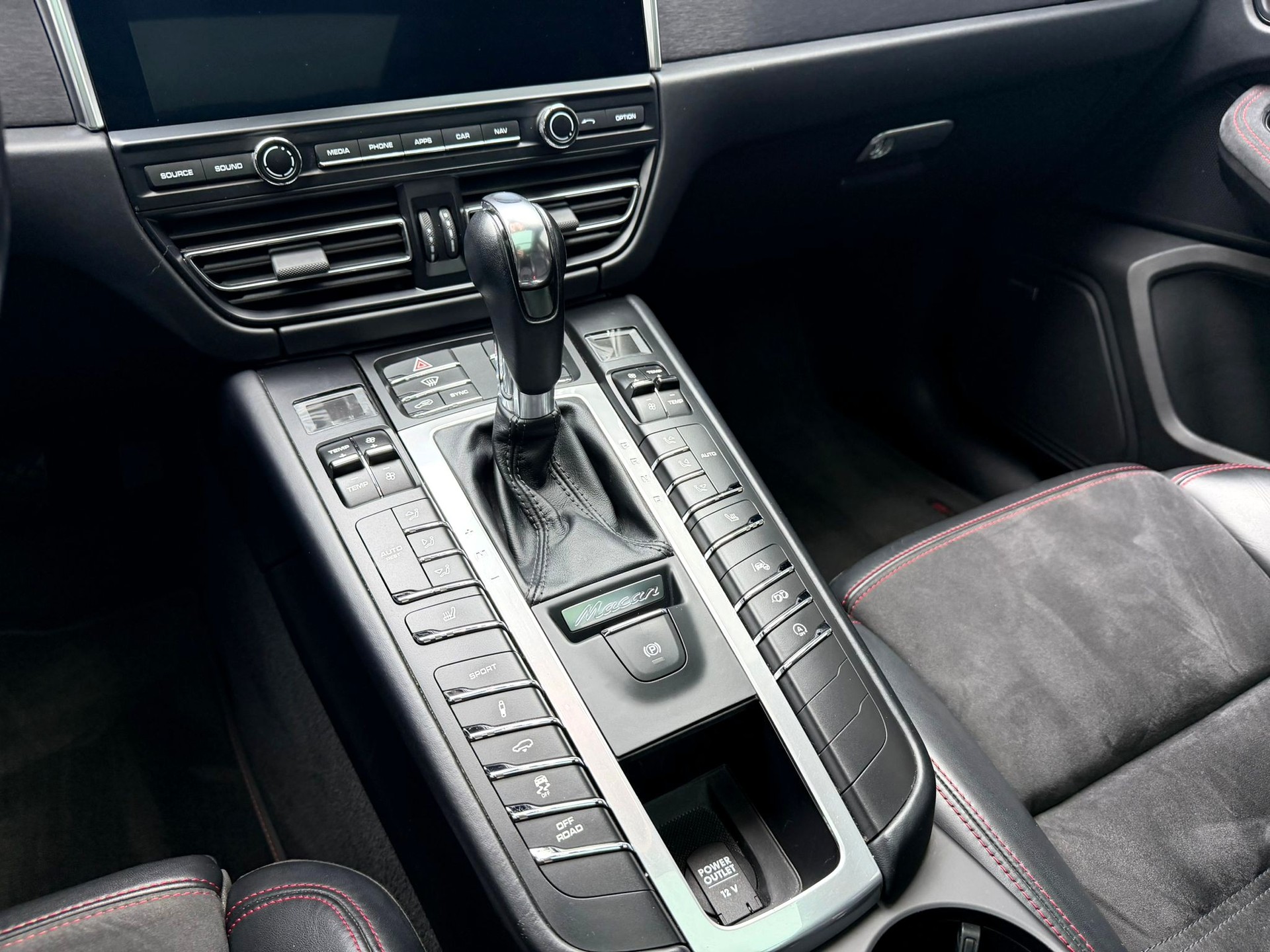 PORSCHE Macan GTS PDK-image-15