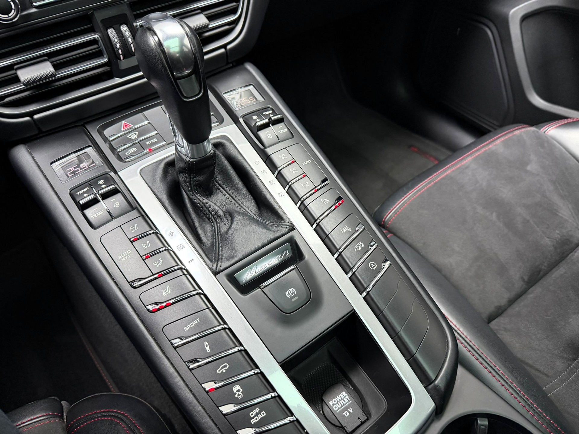 PORSCHE Macan GTS PDK-image-16