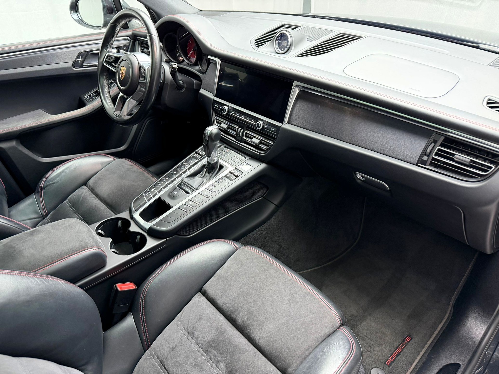PORSCHE Macan GTS PDK-image-7