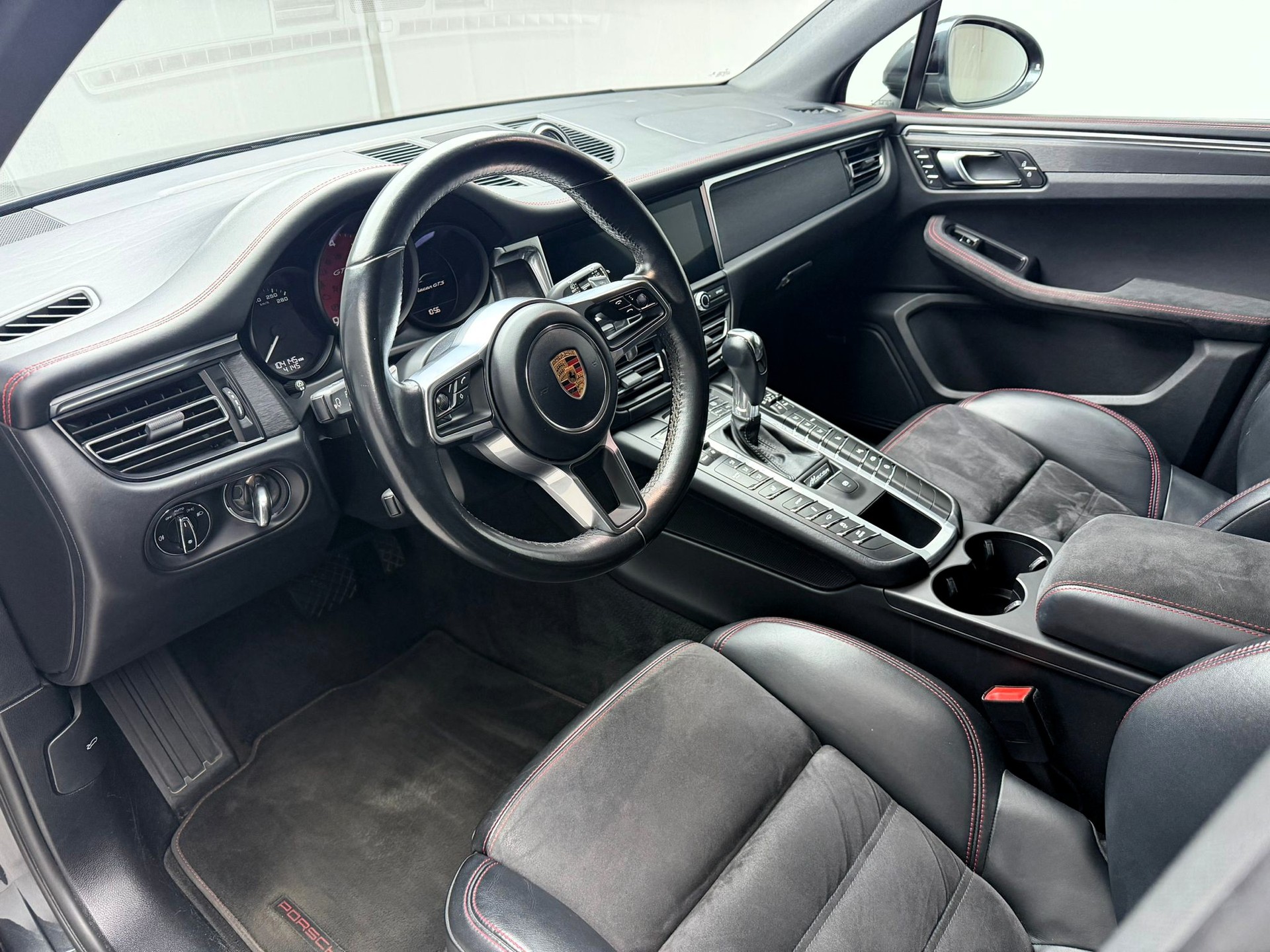 PORSCHE Macan GTS PDK-image-6