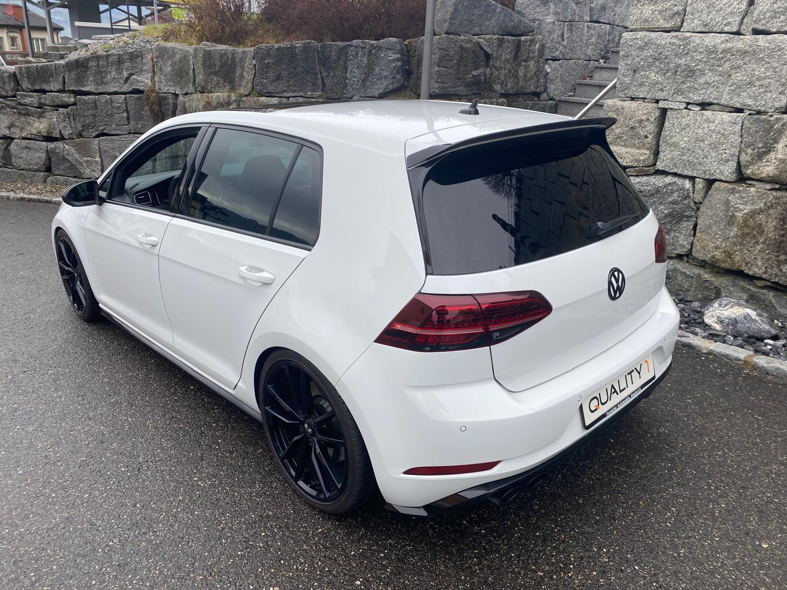 VW Golf 2.0 TSI R 4Motion DSG-image-2