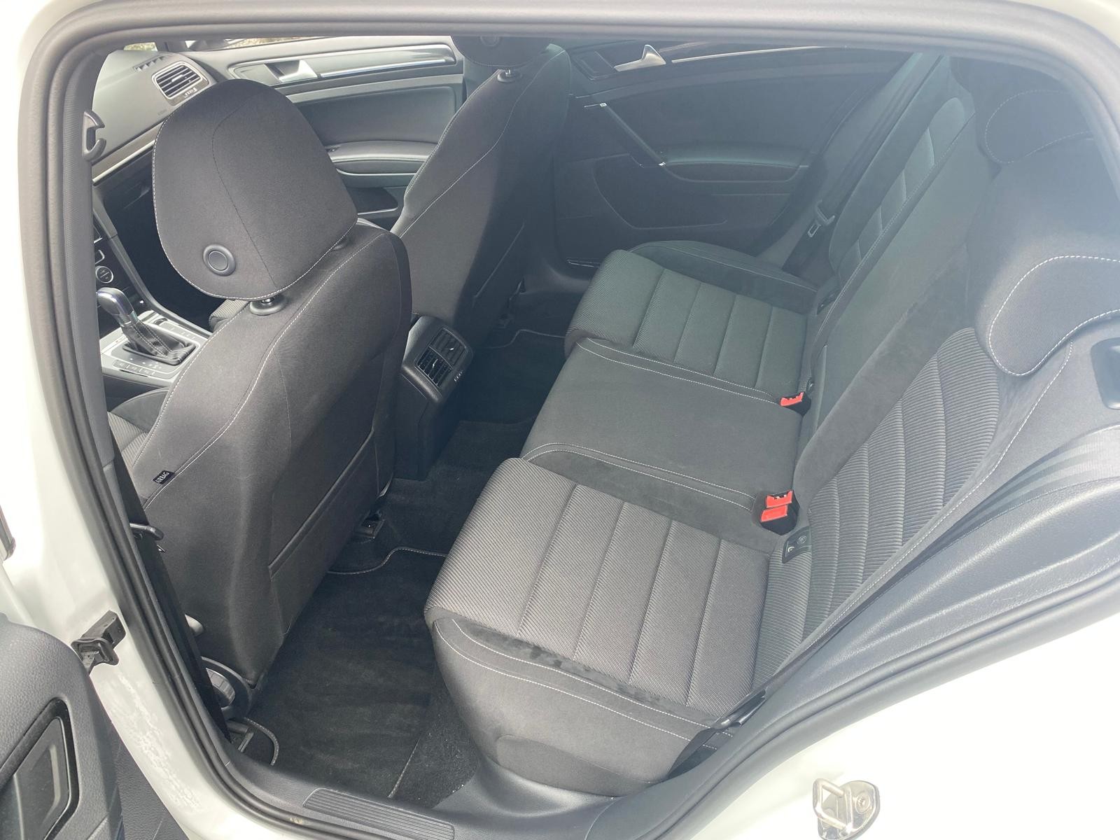 VW Golf 2.0 TSI R 4Motion DSG-image-9