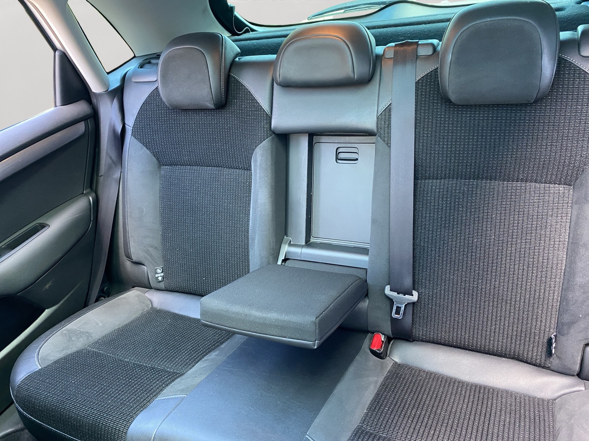 CITROEN C4 Berline 1.6 e-HDi Exclusive EGS6-image-3