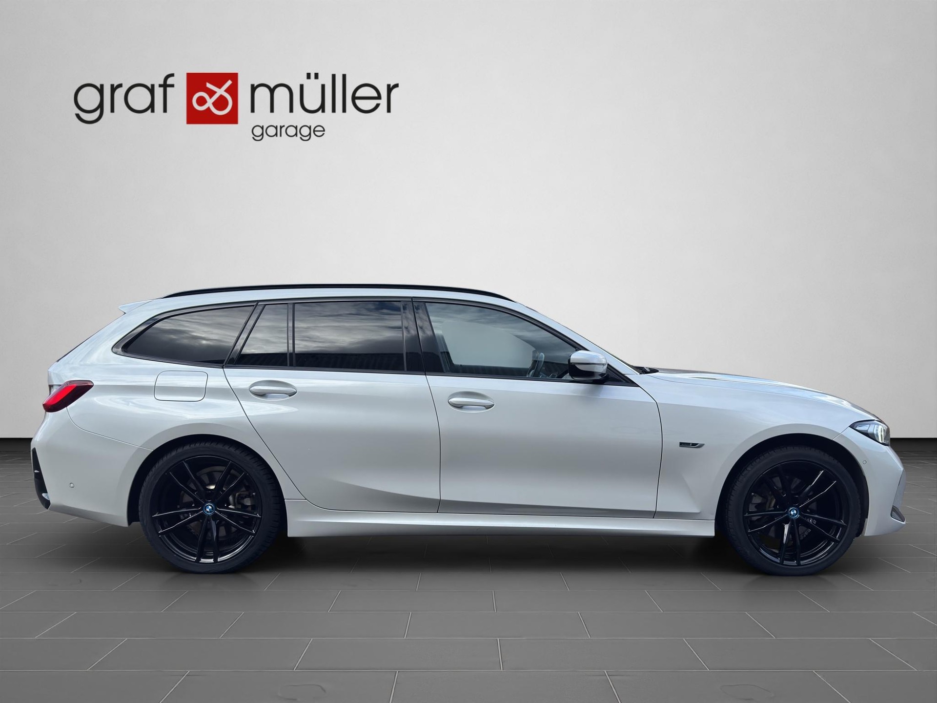 BMW 320e M-Sport Touring-image-18
