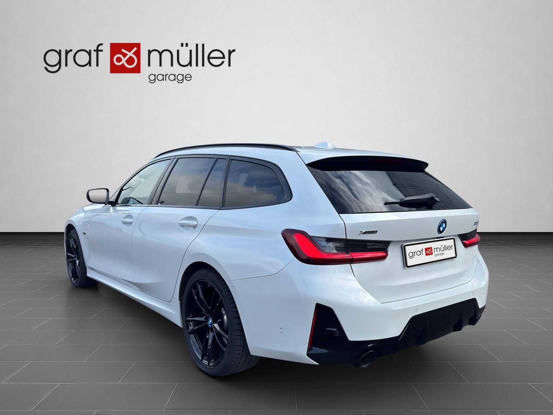 BMW 320e M-Sport Touring-image-16