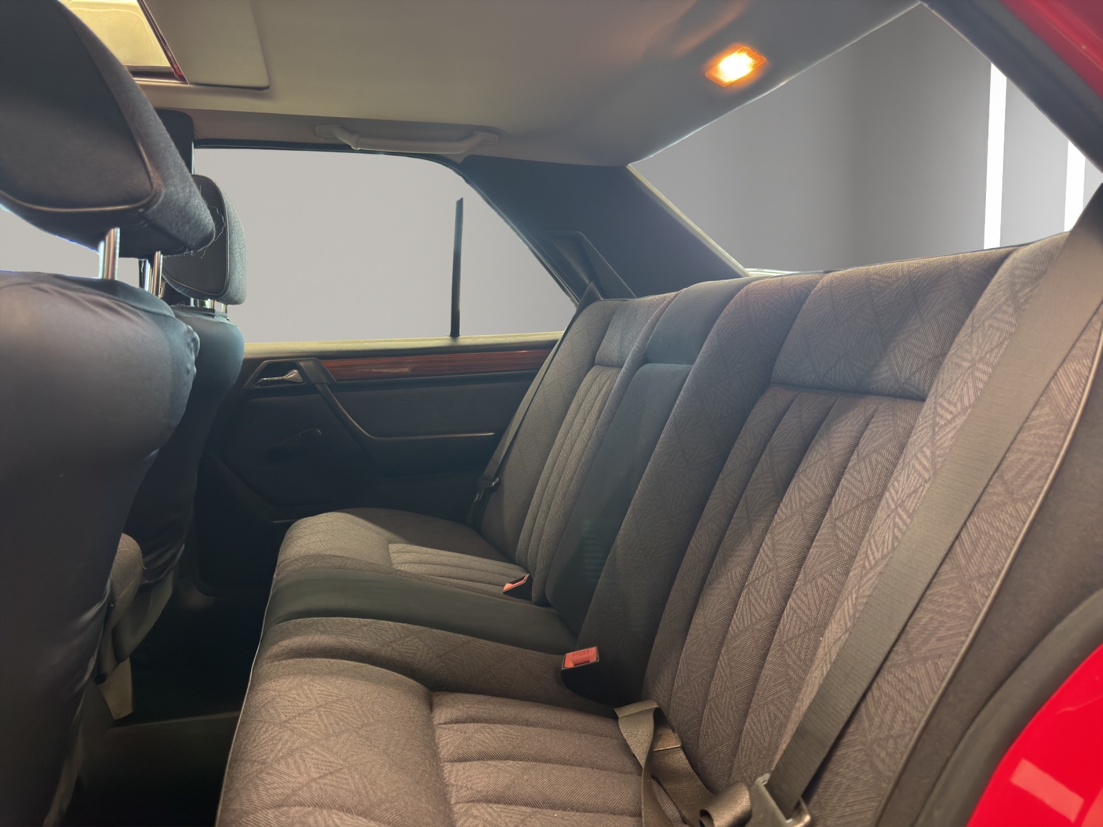 MERCEDES-BENZ E 200 Business Automatic-image-12