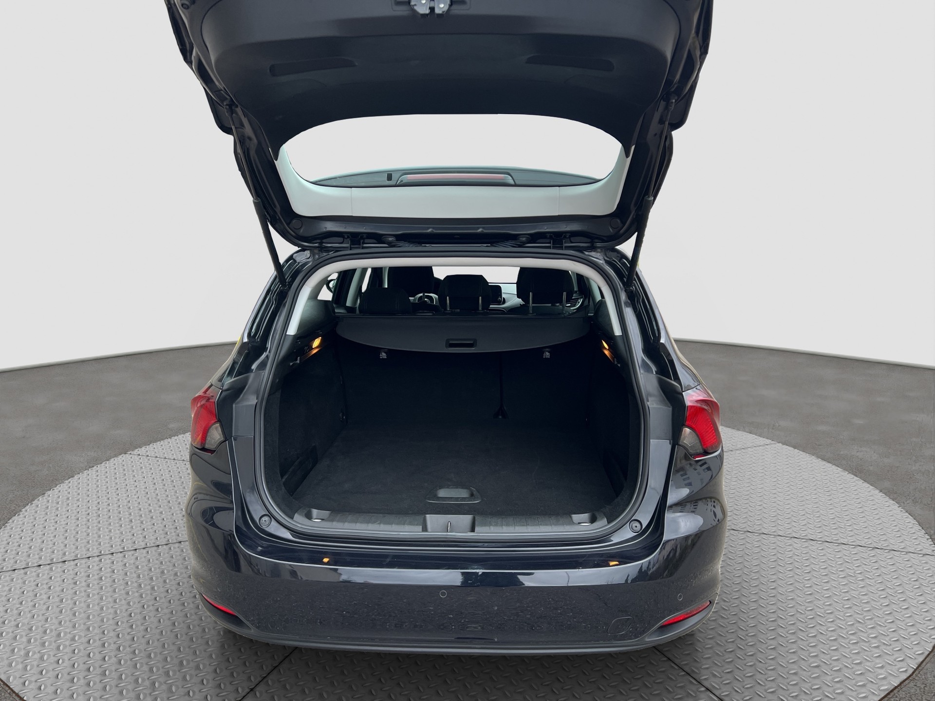 FIAT Tipo 1.6MJ Station Wagon Lounge DCT-image-15