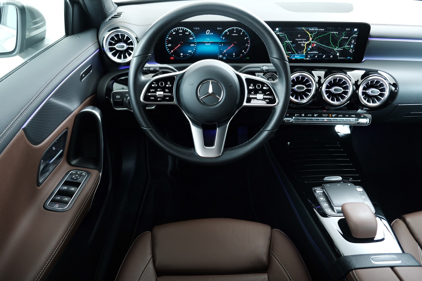 MERCEDES-BENZ A 220 Progressive 7G-DCT 4Matic-image-6