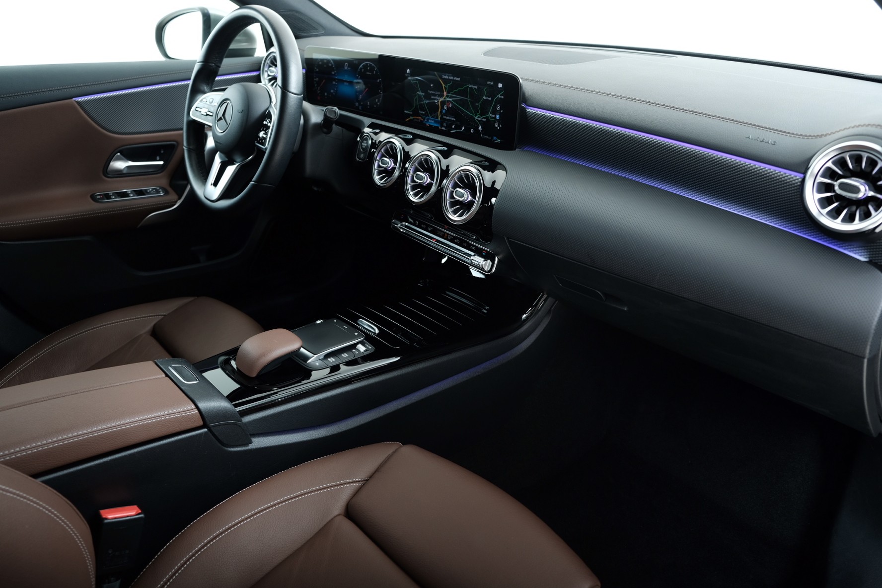 MERCEDES-BENZ A 220 Progressive 7G-DCT 4Matic-image-5