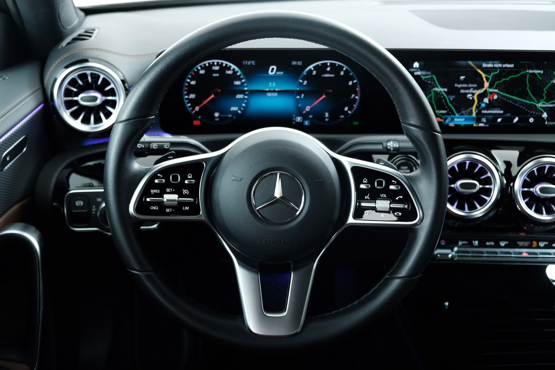MERCEDES-BENZ A 220 Progressive 7G-DCT 4Matic-image-7