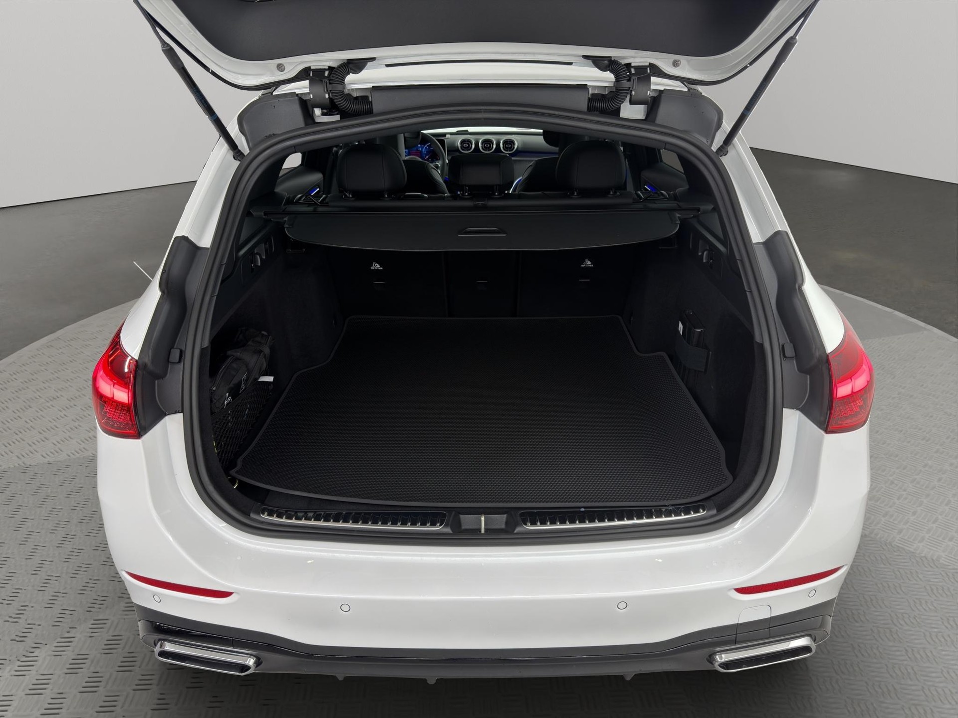 MERCEDES-BENZ C 220 d Swiss Star AMG Line 4matic Kombi-image-6