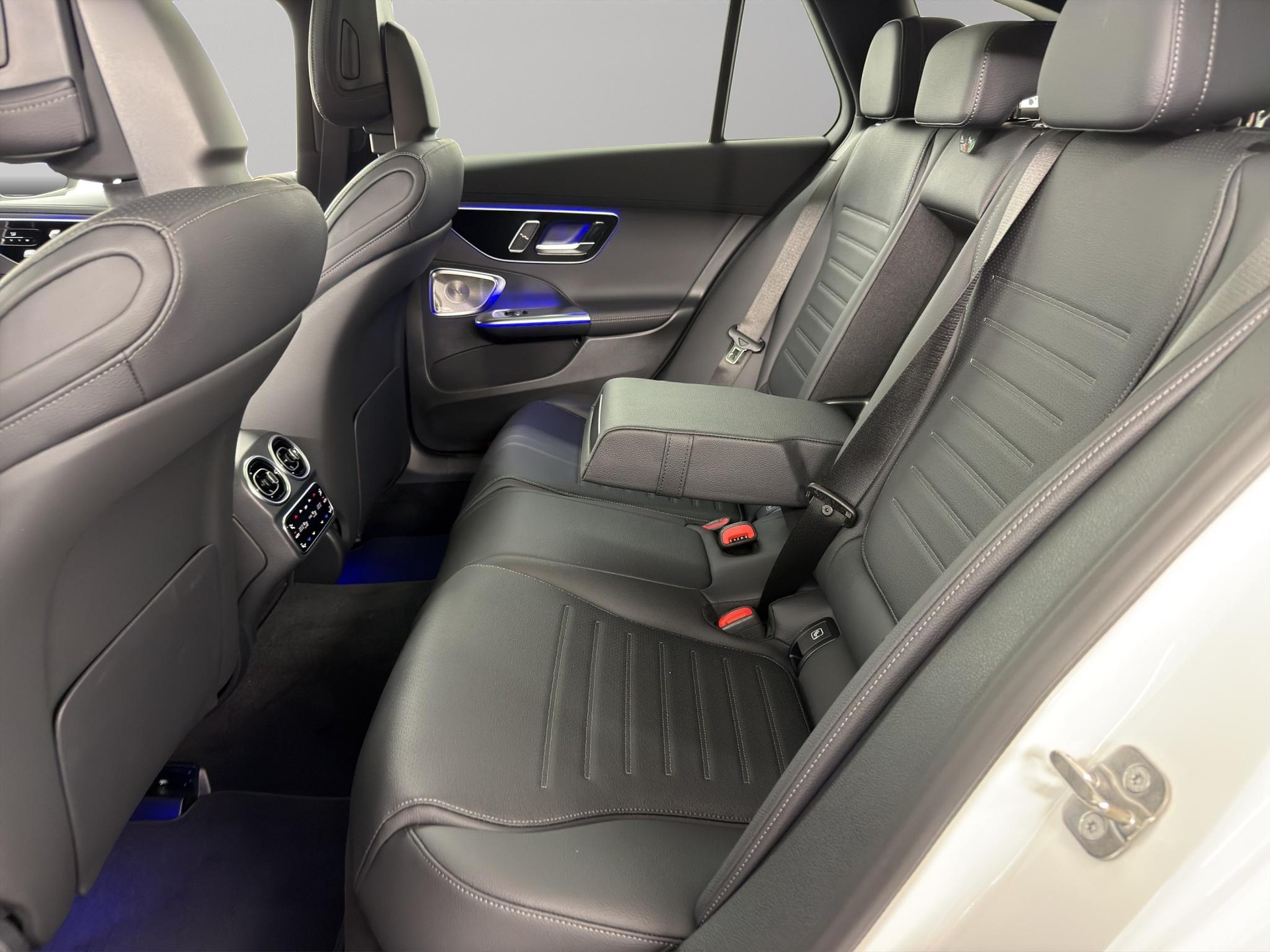 MERCEDES-BENZ C 220 d Swiss Star AMG Line 4matic Kombi-image-9