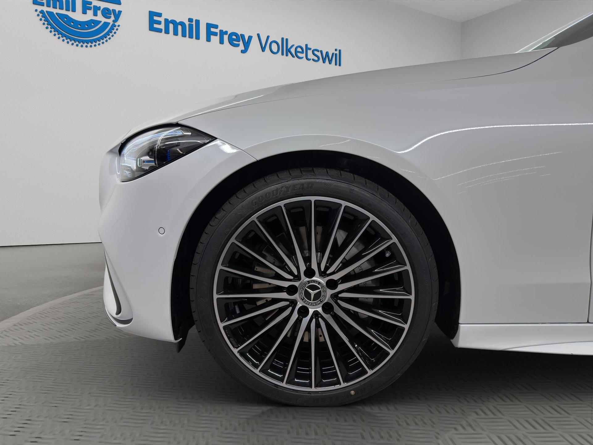 MERCEDES-BENZ C 220 d Swiss Star AMG Line 4matic Kombi-image-3