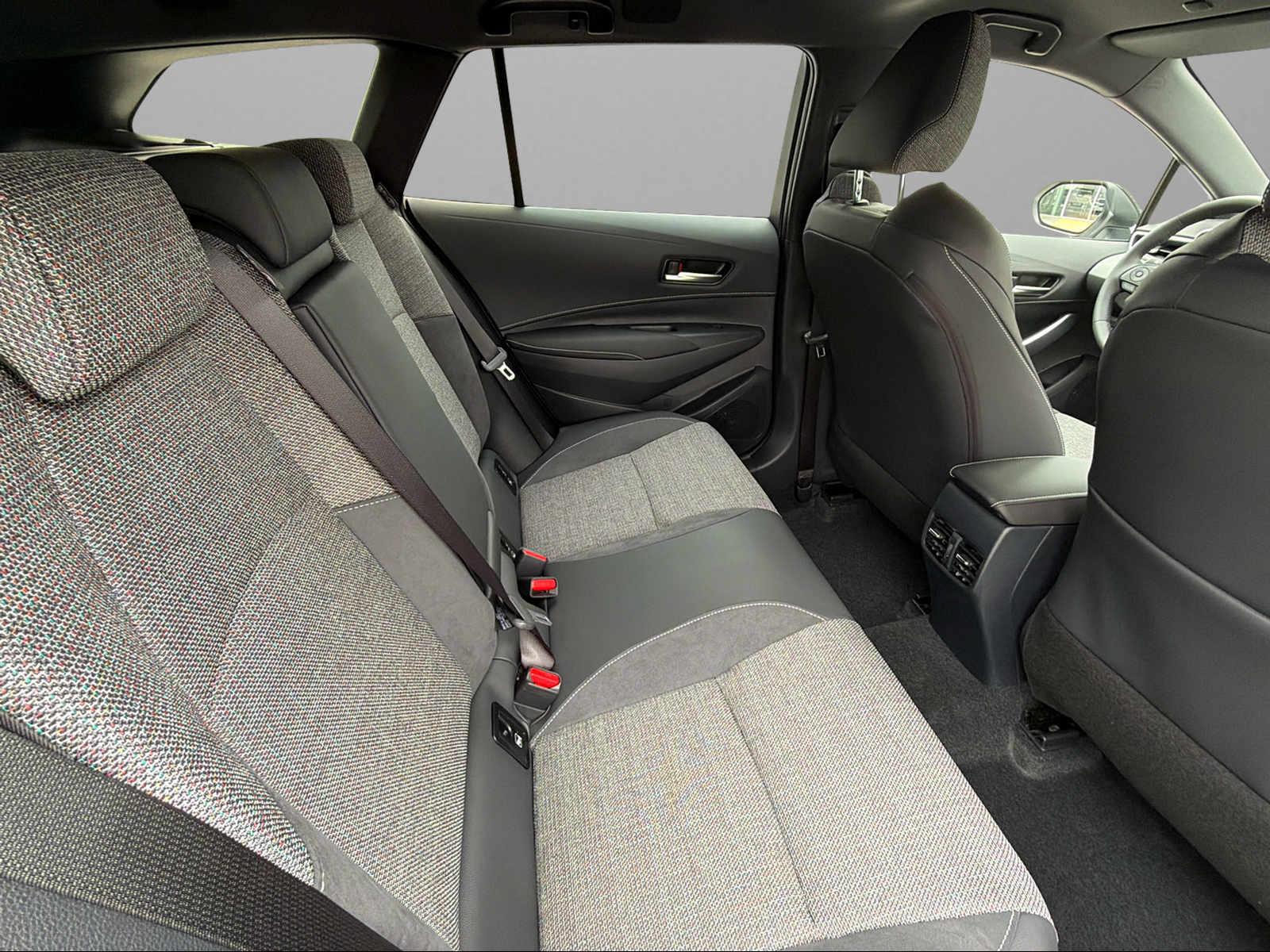 TOYOTA Corolla Touring Sports 2.0 HSD Swiss Edition-image-8