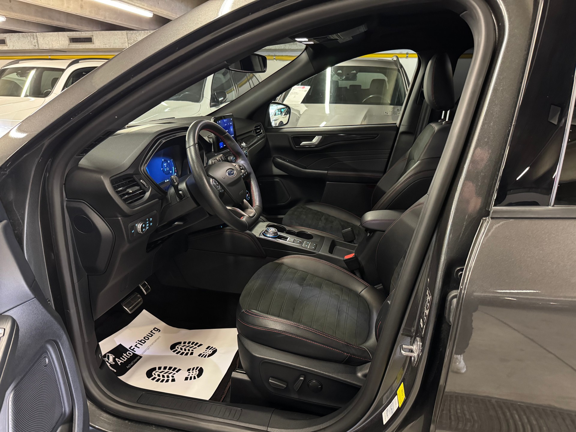 FORD Kuga 2.5 FHEV ST-Line X 4WD-showroom-element-3