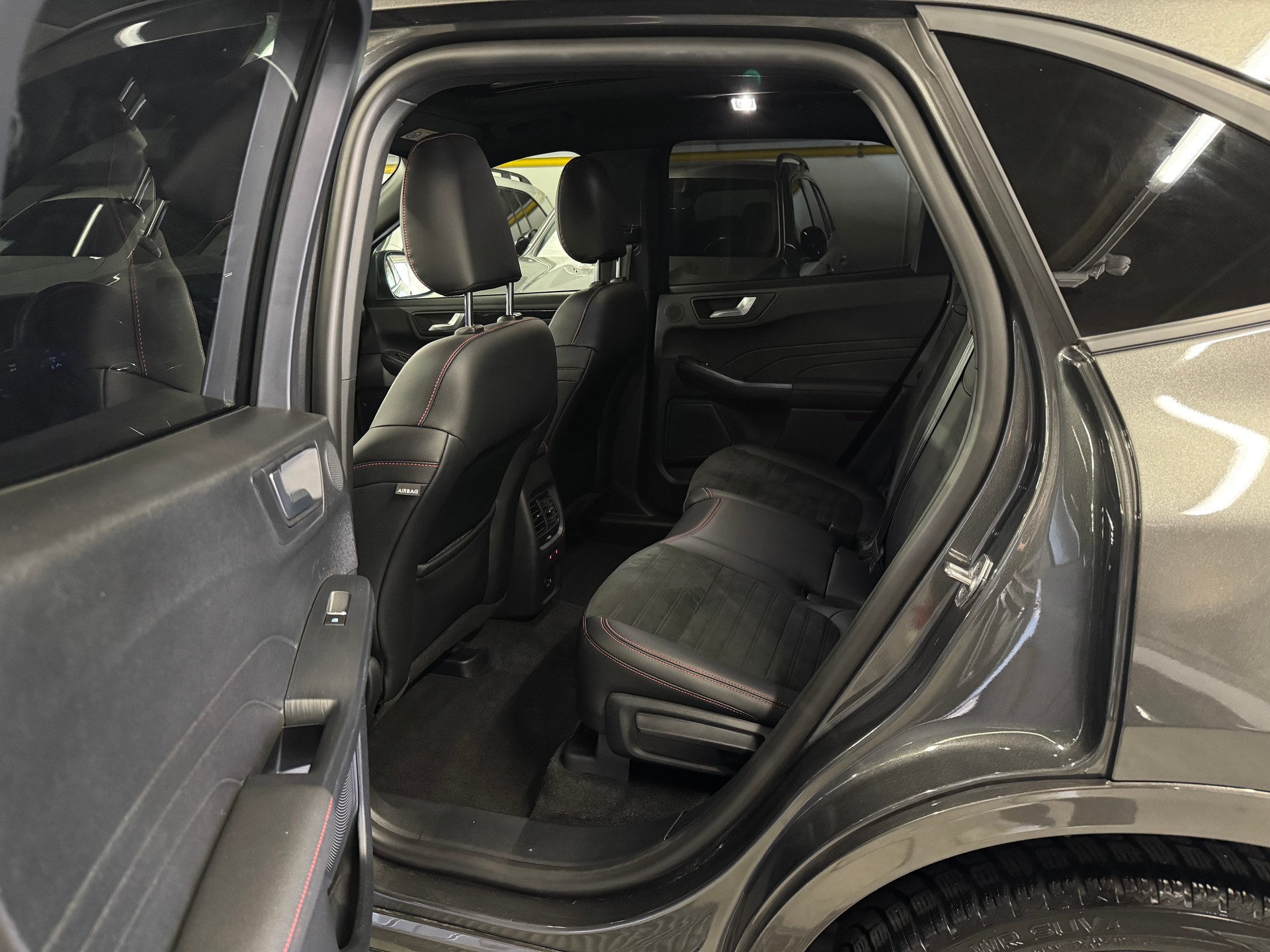 FORD Kuga 2.5 FHEV ST-Line X 4WD-image-11