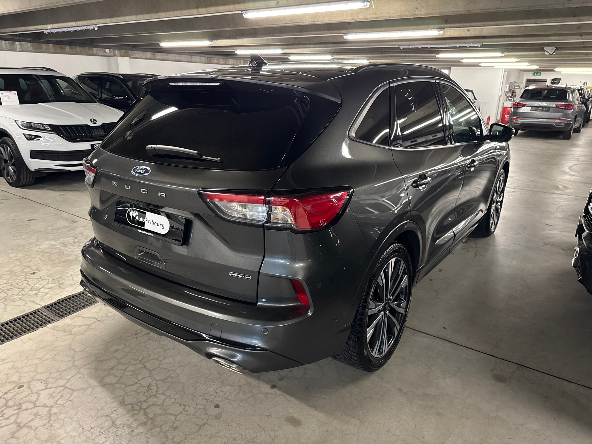 FORD Kuga 2.5 FHEV ST-Line X 4WD-showroom-element-1