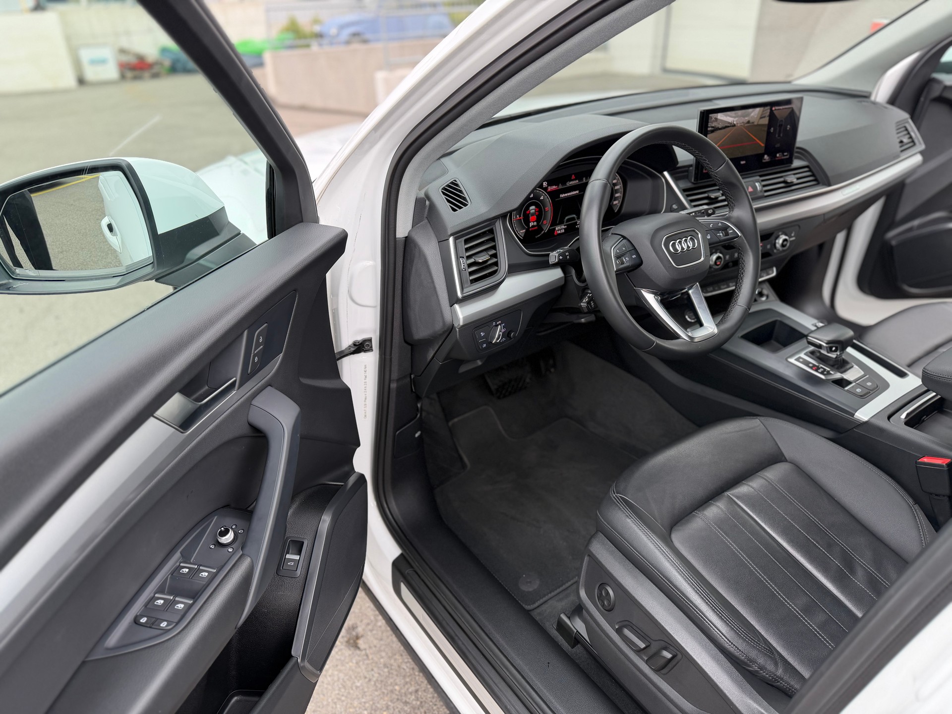 AUDI Q5 40 TDI quattro S-tronic-image-6