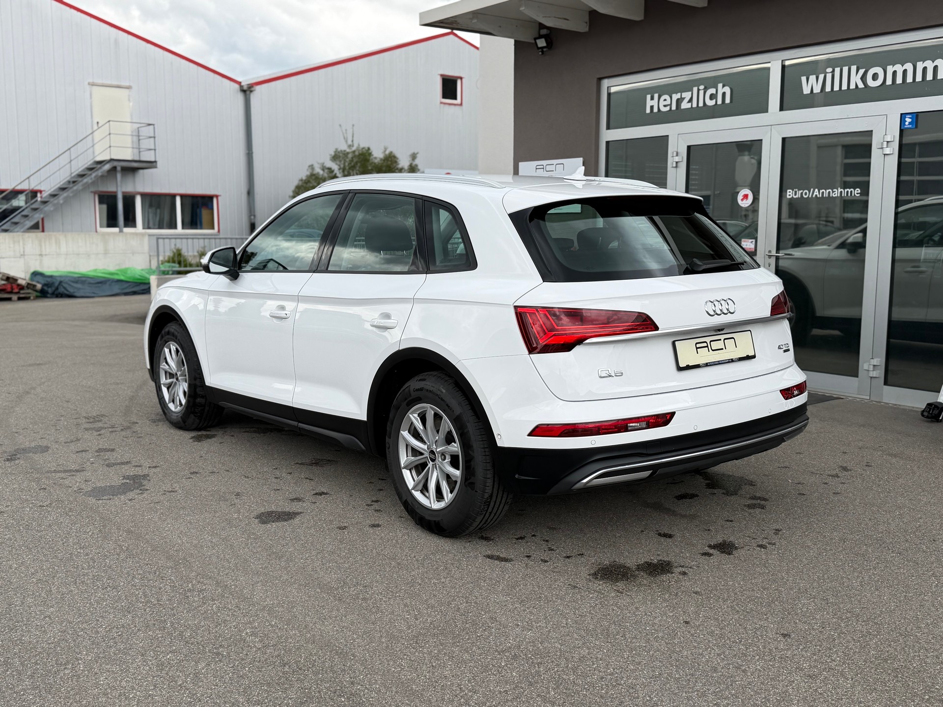 AUDI Q5 40 TDI quattro S-tronic-image-4
