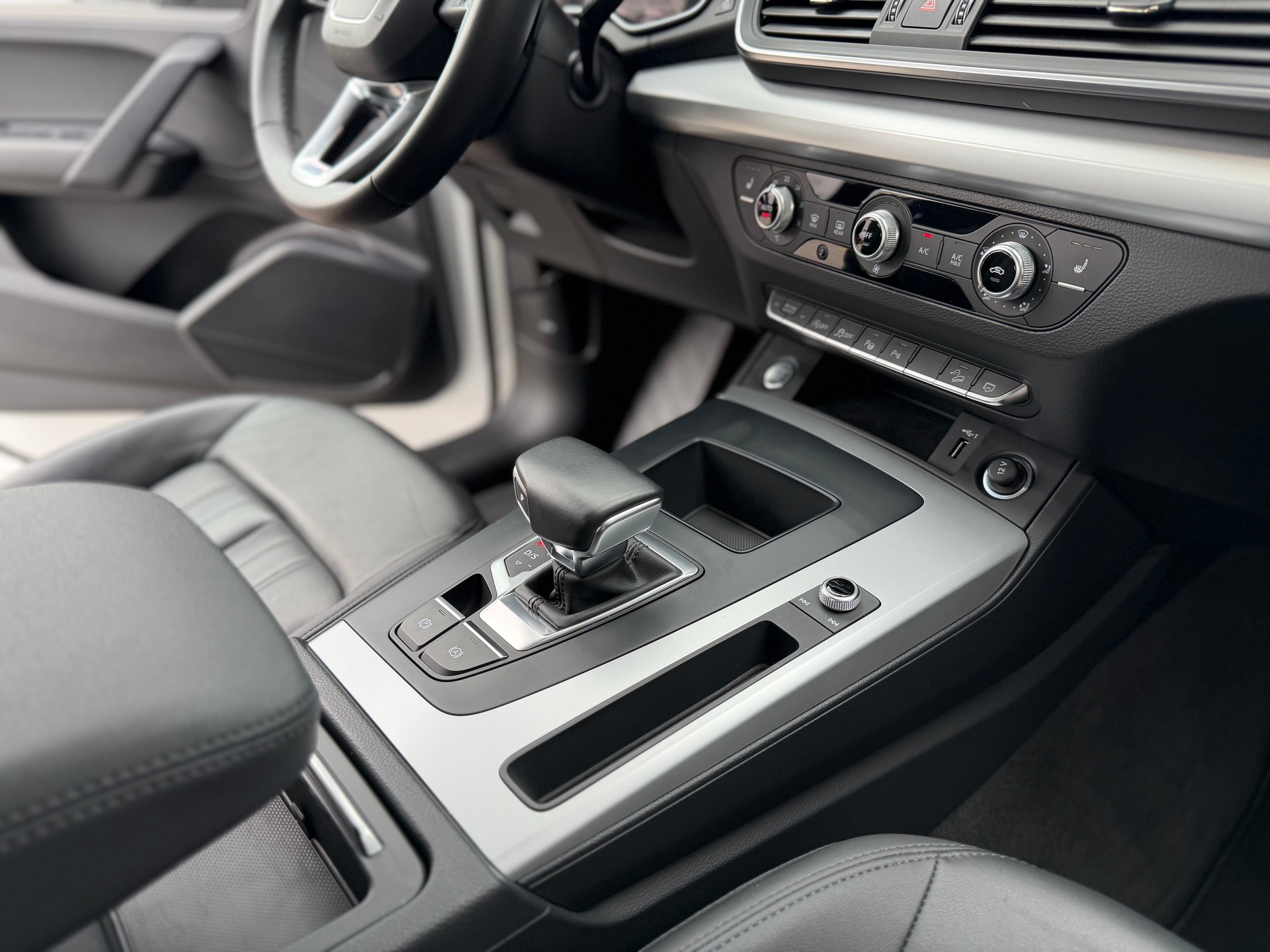AUDI Q5 40 TDI quattro S-tronic-image-14