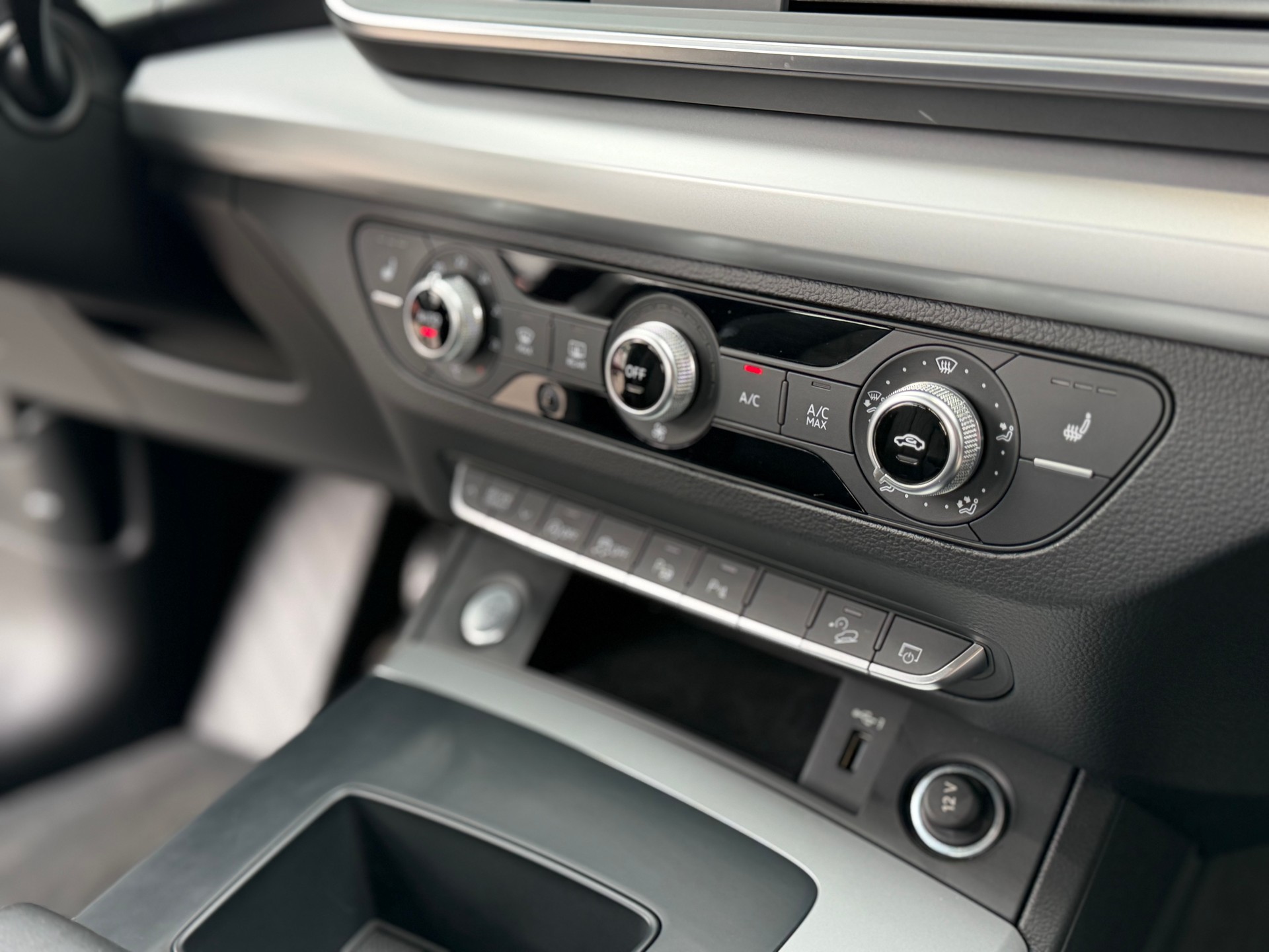 AUDI Q5 40 TDI quattro S-tronic-image-15