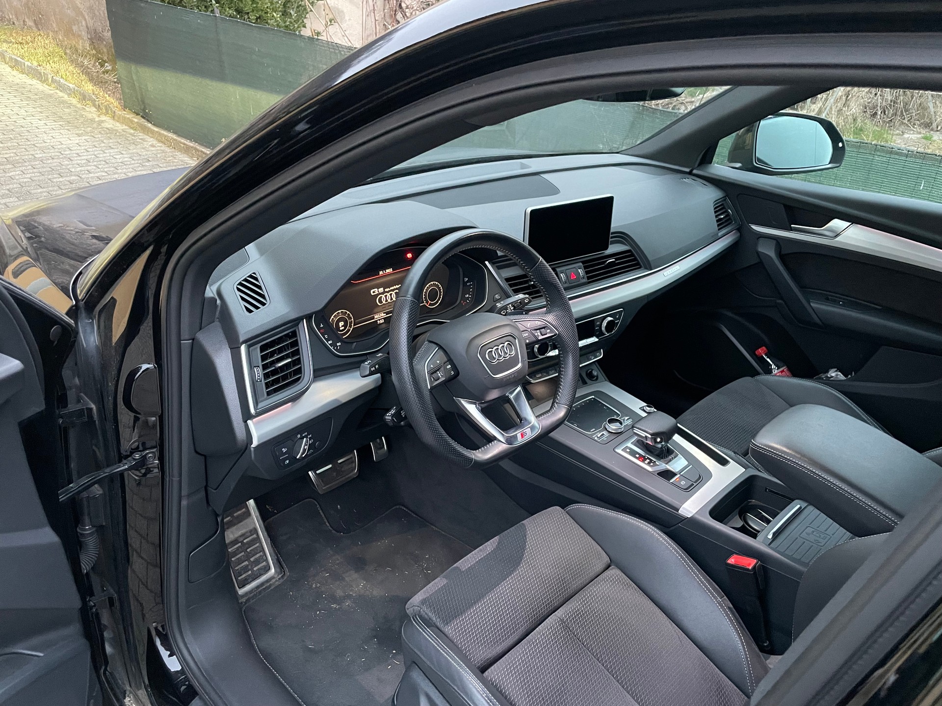 AUDI Q5 40 TDI sport quattro S-tronic-image-3