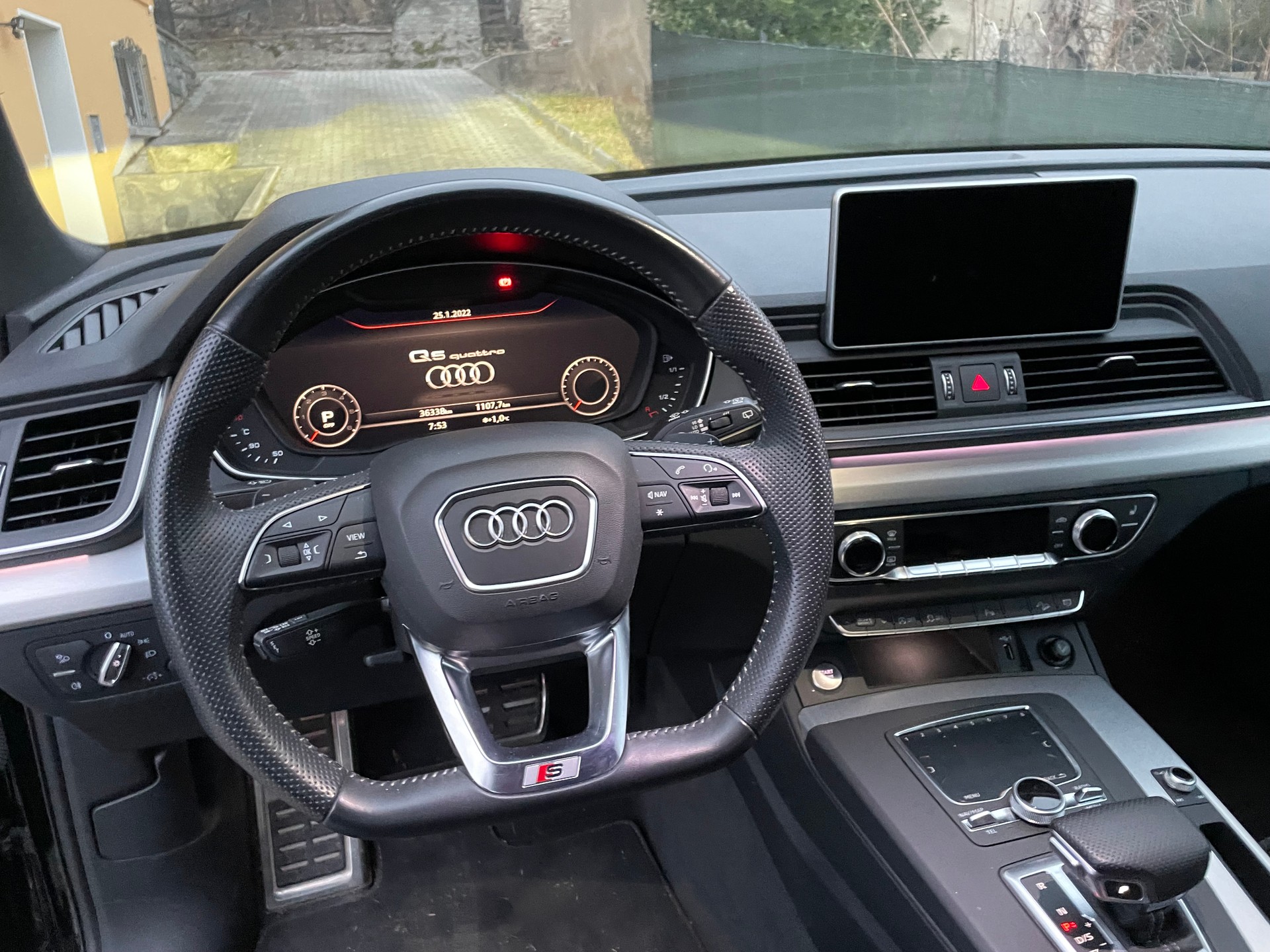 AUDI Q5 40 TDI sport quattro S-tronic-image-2