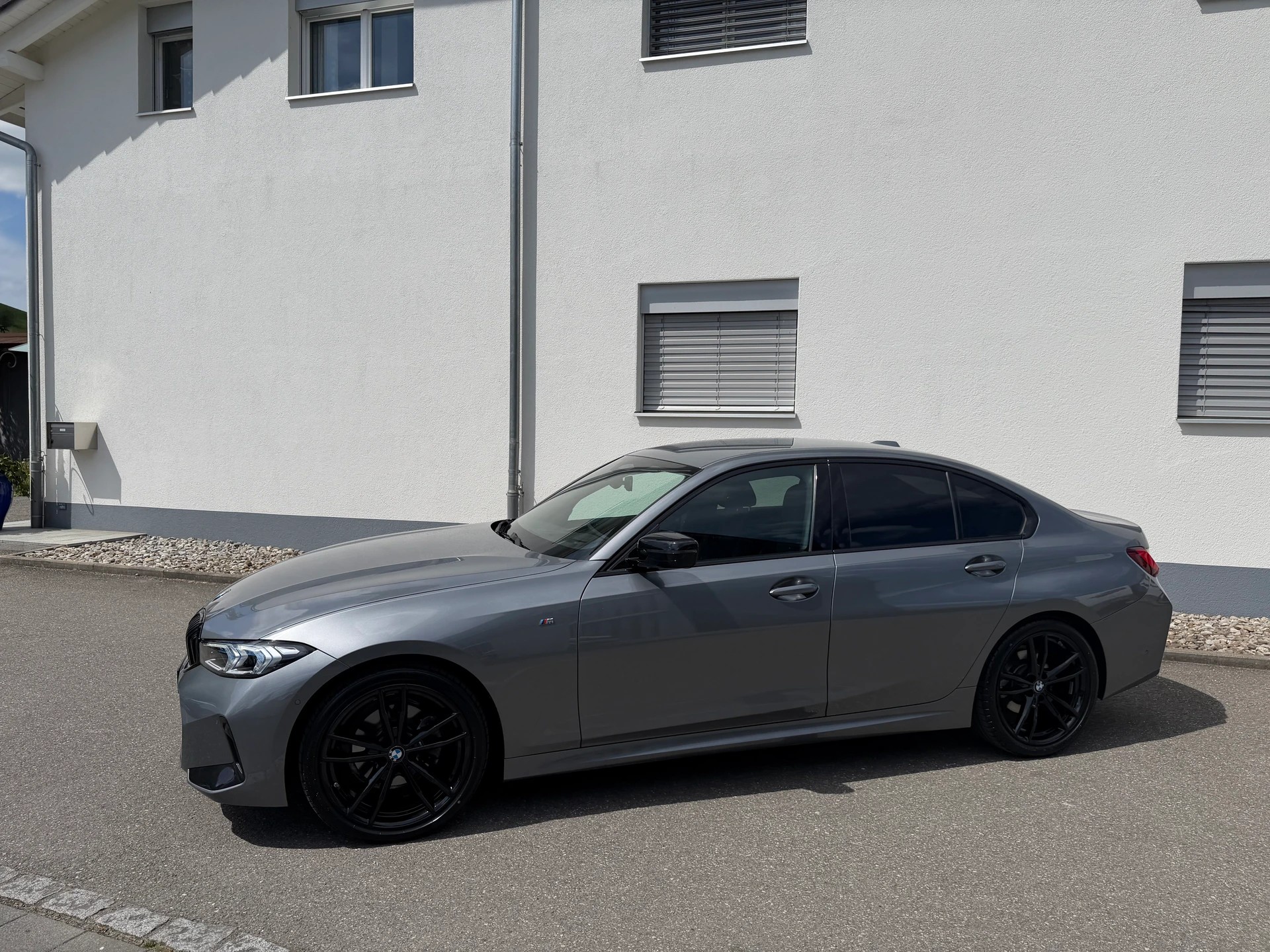 BMW 320d xDrive 48V Steptronic M Sport-image-11