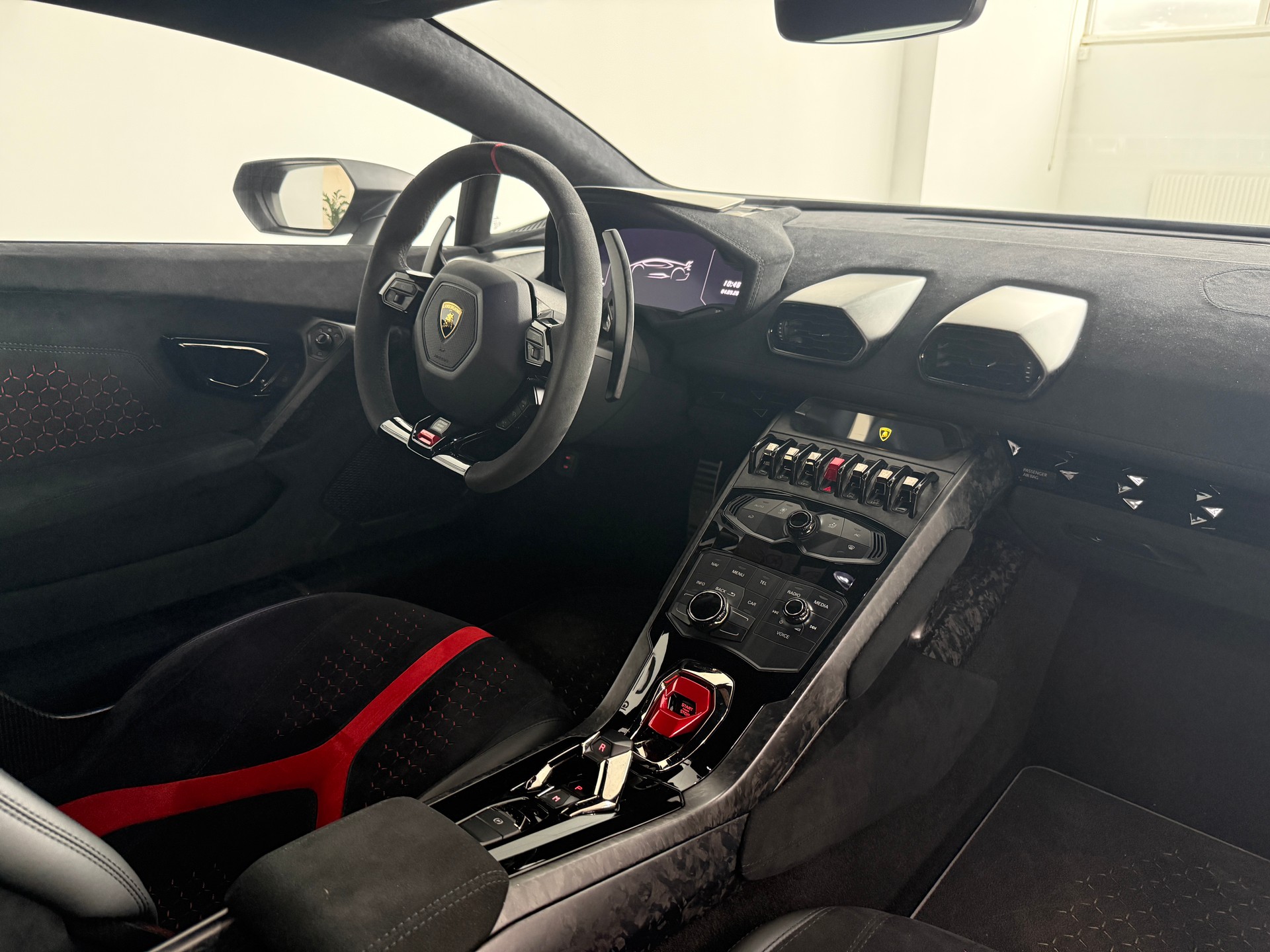 LAMBORGHINI Huracan LP640-4 Coupé Performante DCT-image-13