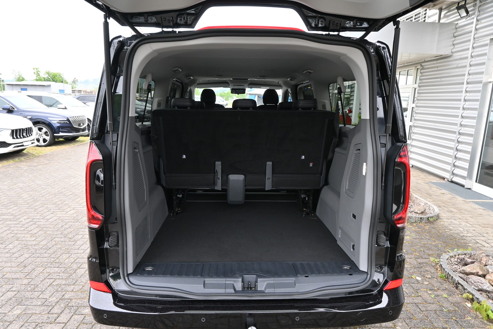VW Caravelle 2.0 TDI Style LWB Automat 8-Plätzer 170PS + AHK 2500kg + Standheizung-image-9