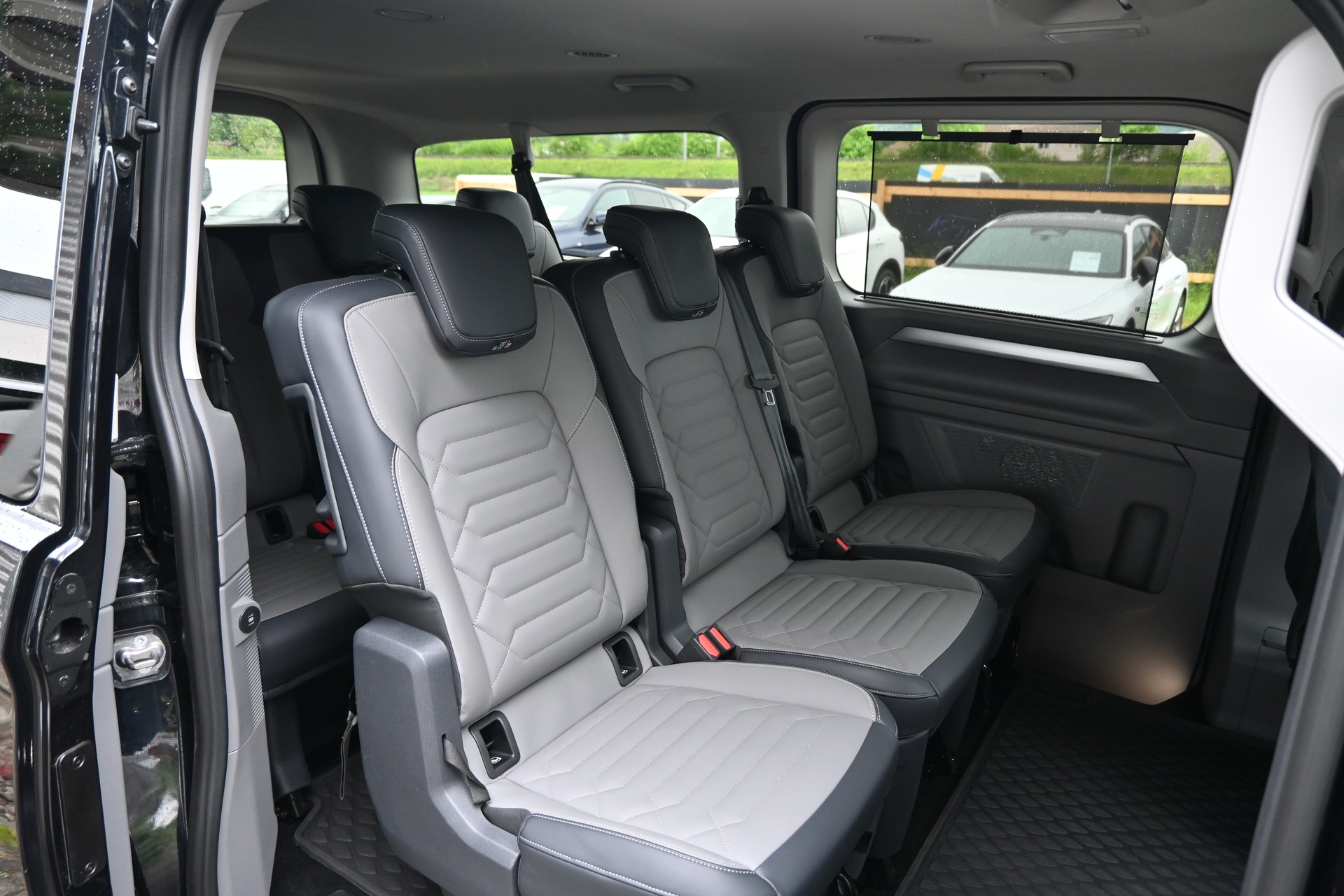 VW Caravelle 2.0 TDI Style LWB Automat 8-Plätzer 170PS + AHK 2500kg + Standheizung-image-18