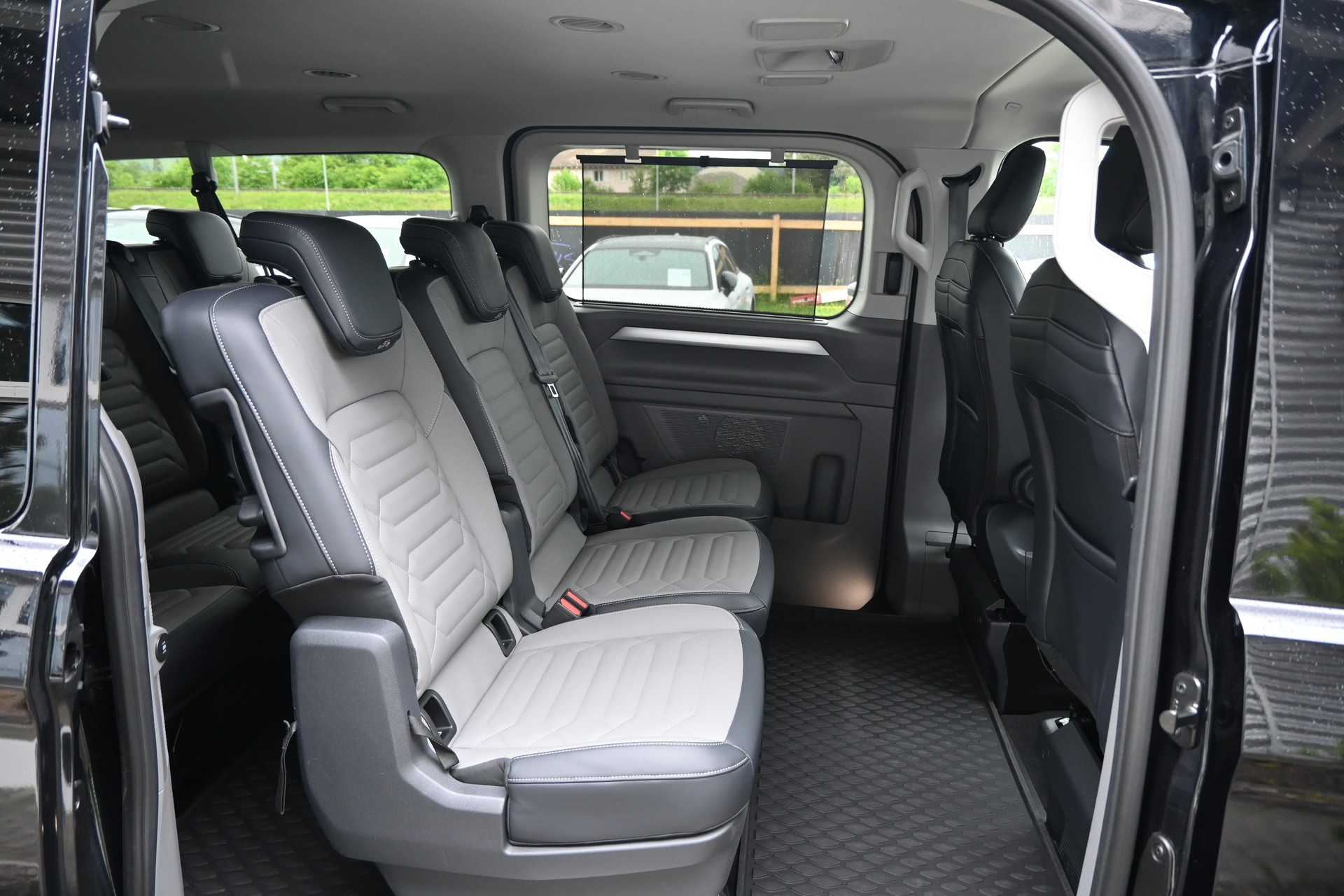 VW Caravelle 2.0 TDI Style LWB Automat 8-Plätzer 170PS + AHK 2500kg + Standheizung-image-19