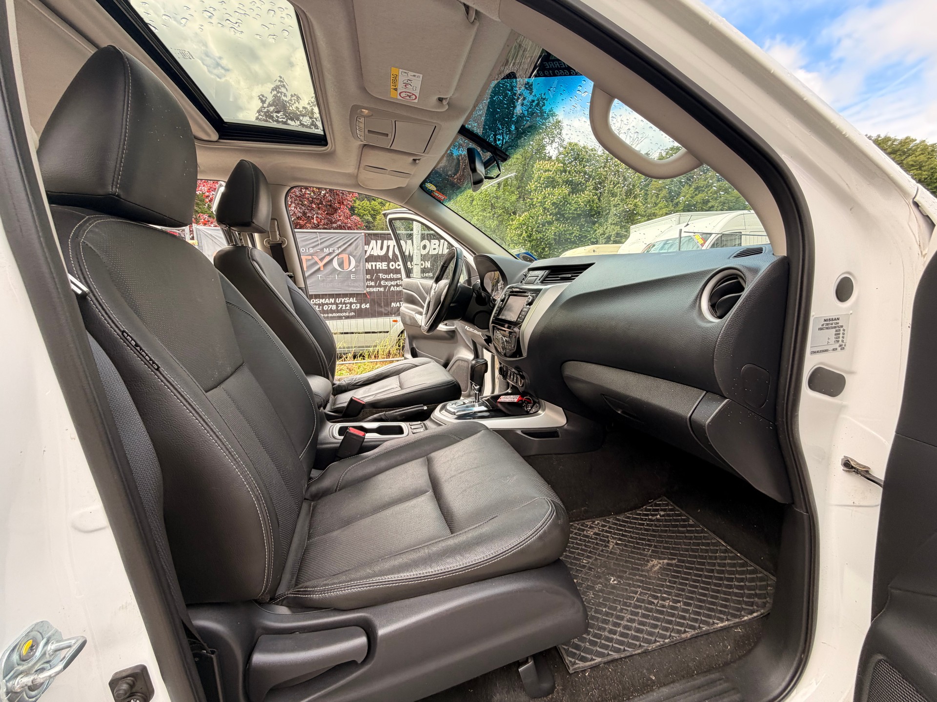 NISSAN Navara Double Cab N-Connecta 2.3 dCi 4WD Automatic-image-12