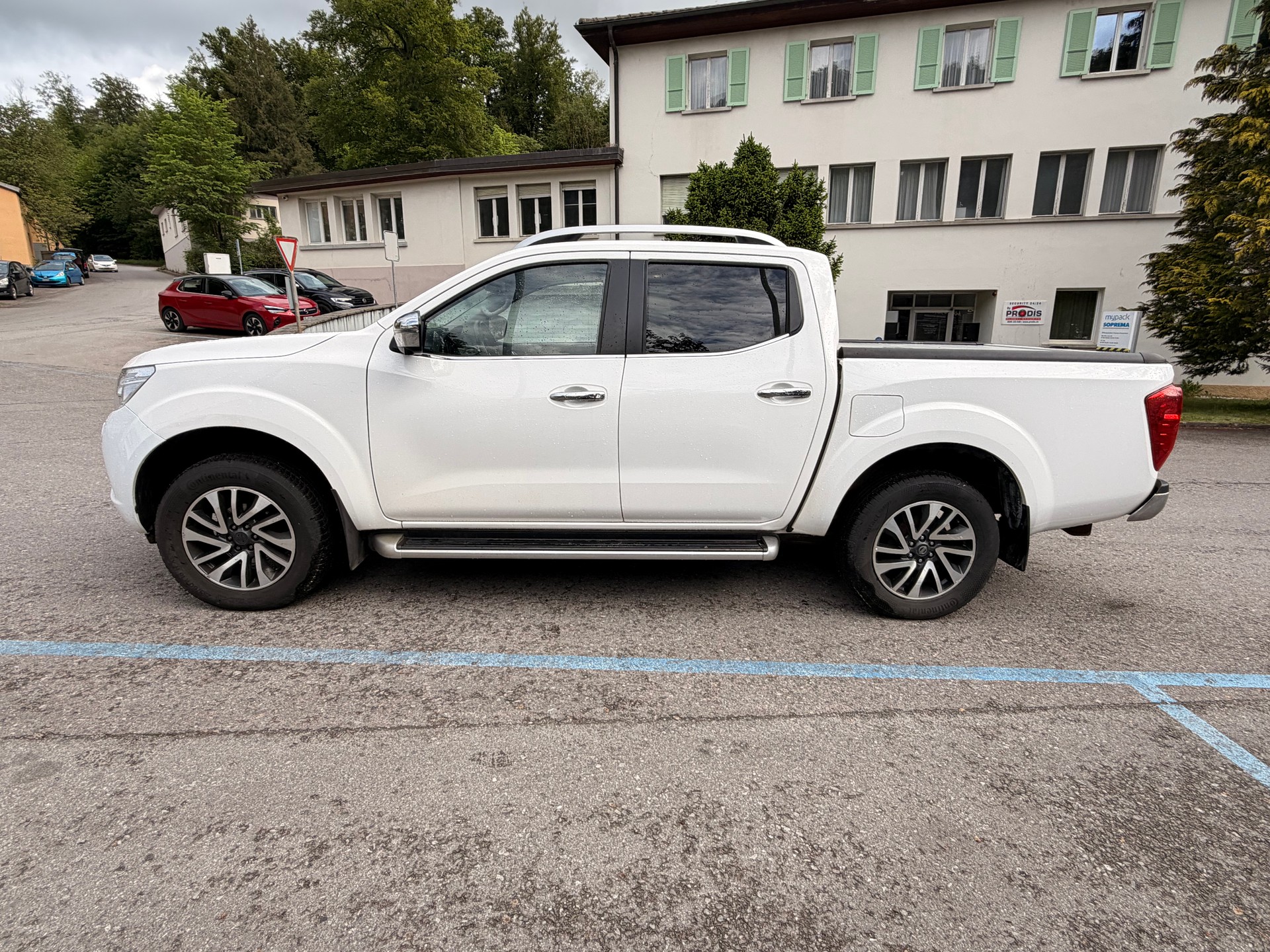NISSAN Navara Double Cab N-Connecta 2.3 dCi 4WD Automatic-showroom-element-2