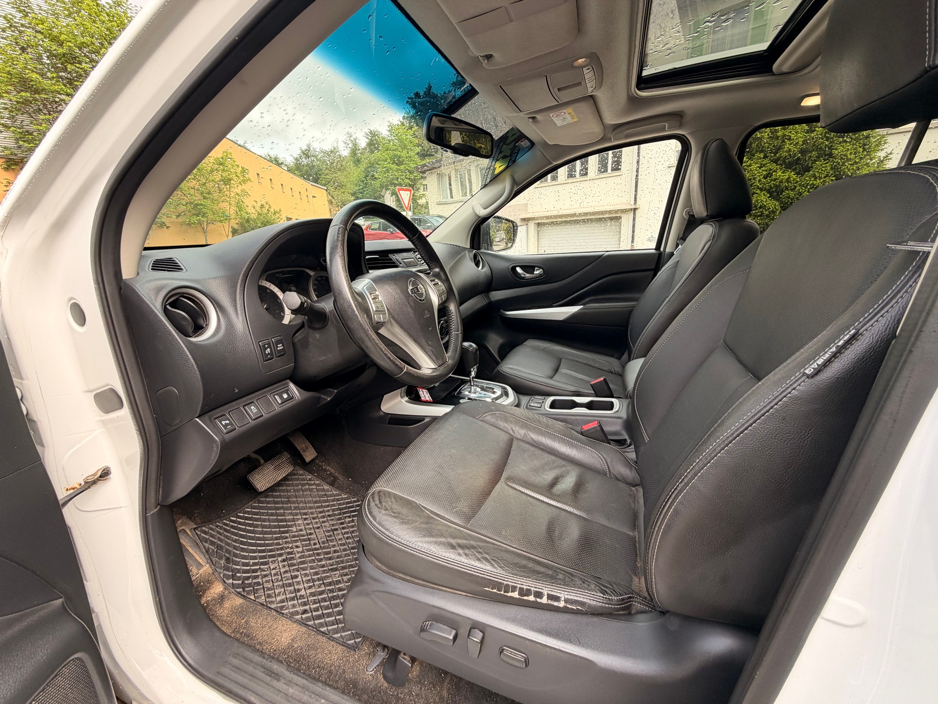 NISSAN Navara Double Cab N-Connecta 2.3 dCi 4WD Automatic-image-8