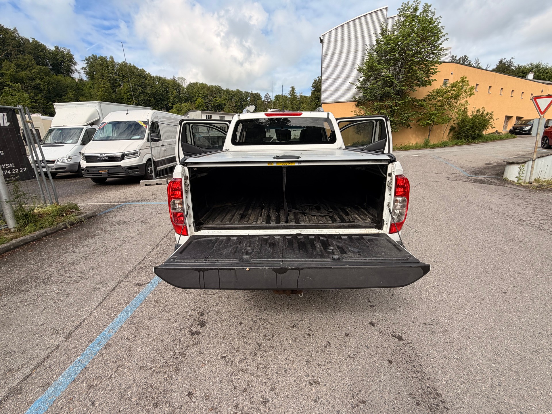 NISSAN Navara Double Cab N-Connecta 2.3 dCi 4WD Automatic-image-17