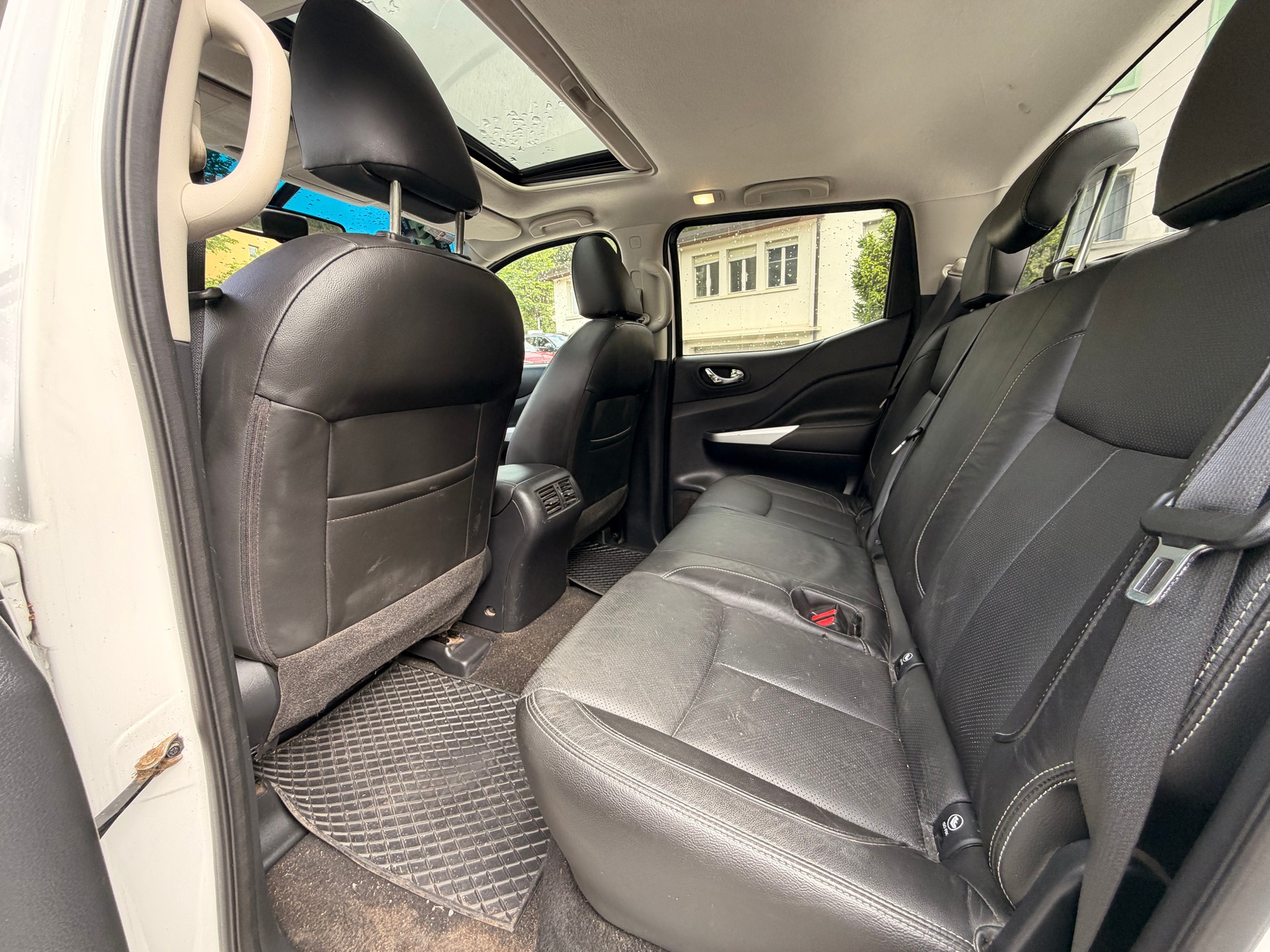 NISSAN Navara Double Cab N-Connecta 2.3 dCi 4WD Automatic-image-9