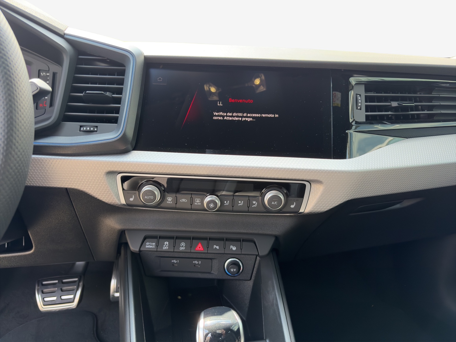 AUDI A1 Sportback 30 TFSI S Line Attraction S-tronic-image-11