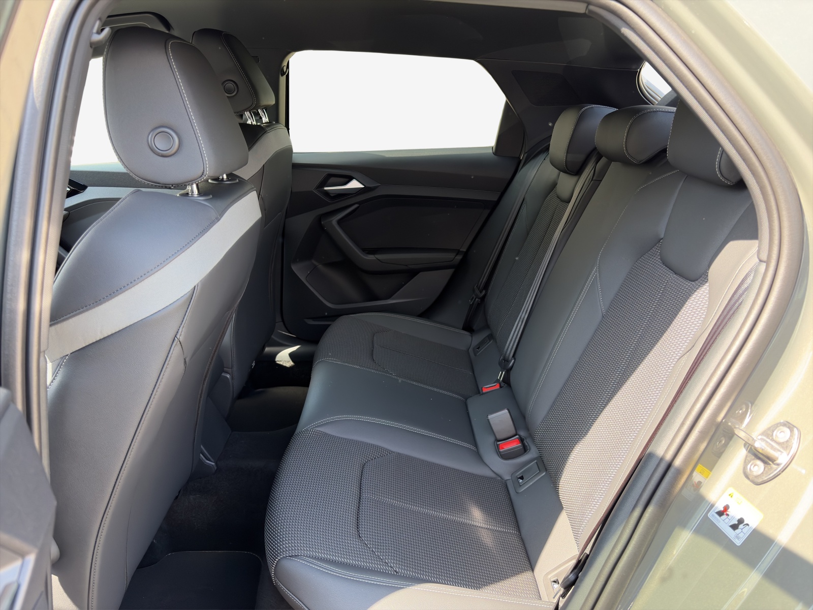 AUDI A1 Sportback 30 TFSI S Line Attraction S-tronic-image-12