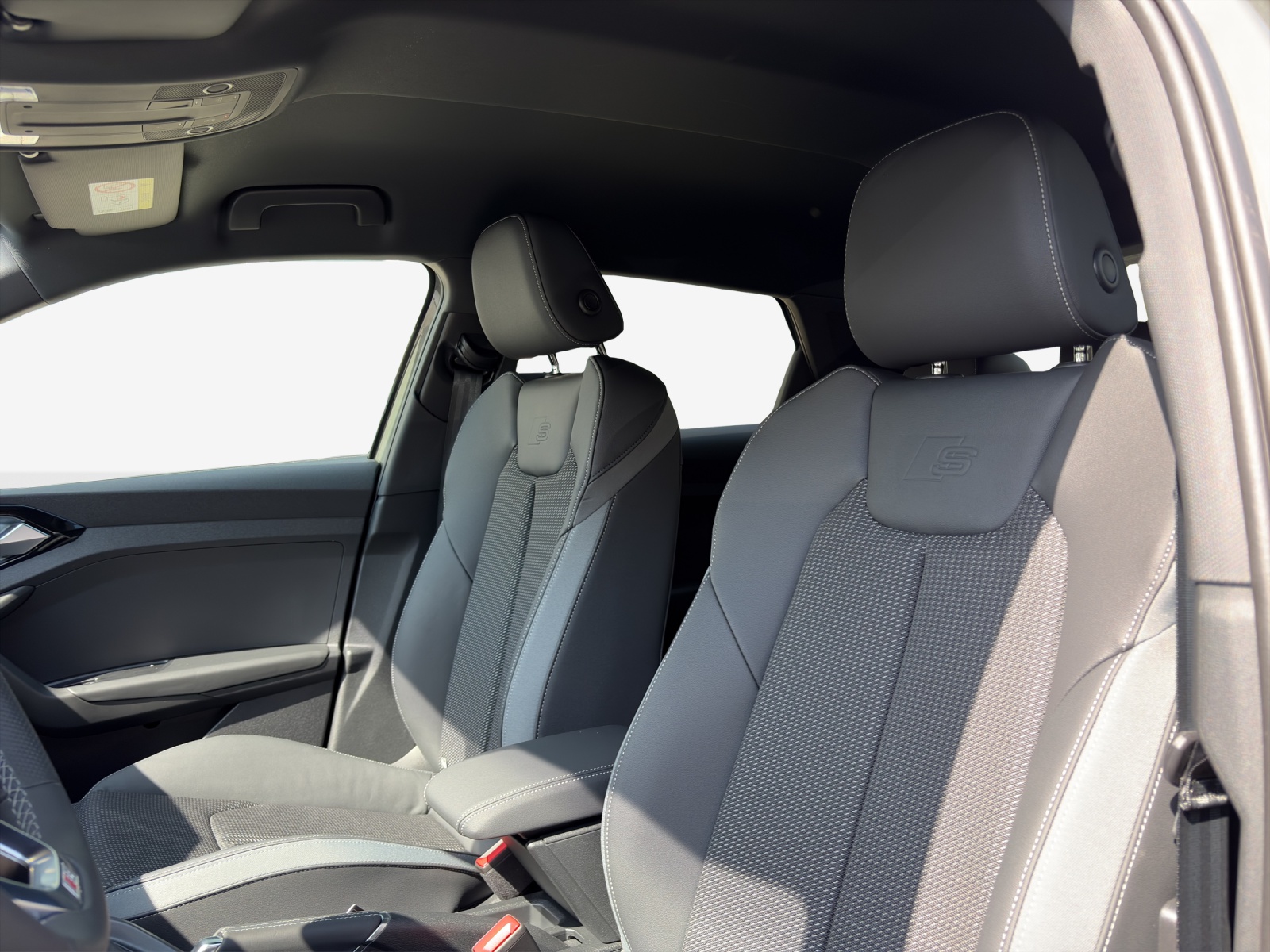AUDI A1 Sportback 30 TFSI S Line Attraction S-tronic-image-14