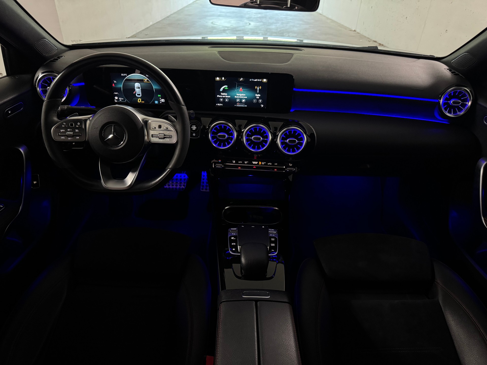 MERCEDES-BENZ A 220 AMG Line 7G-DCT 4Matic Limousine-image-11