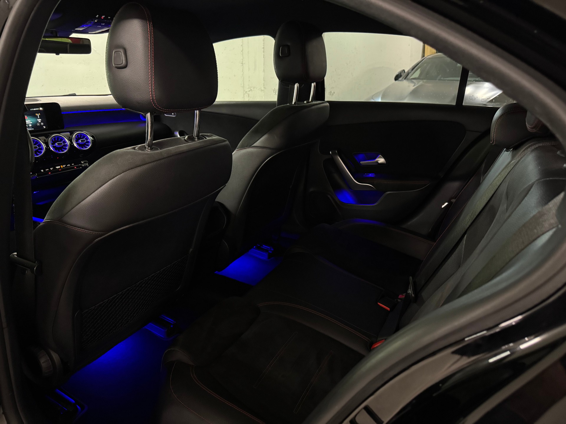 MERCEDES-BENZ A 220 AMG Line 7G-DCT 4Matic Limousine-image-15