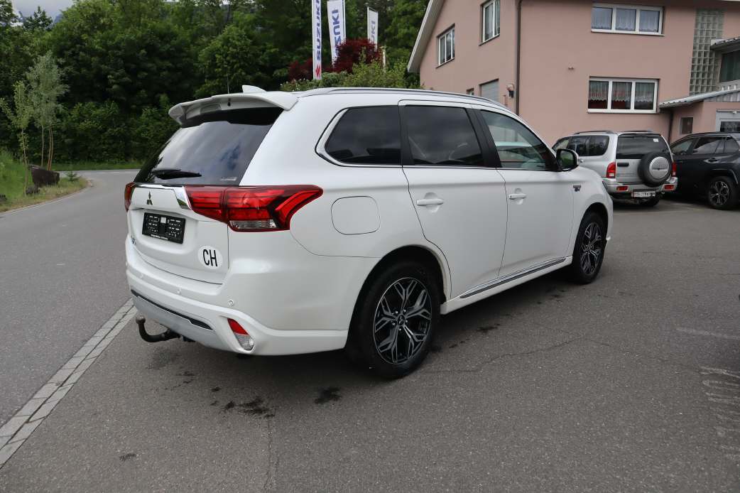 MITSUBISHI Outlander 2.4 PHEV Style-image-9