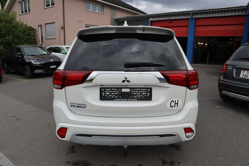 MITSUBISHI Outlander 2.4 PHEV Style-image-8
