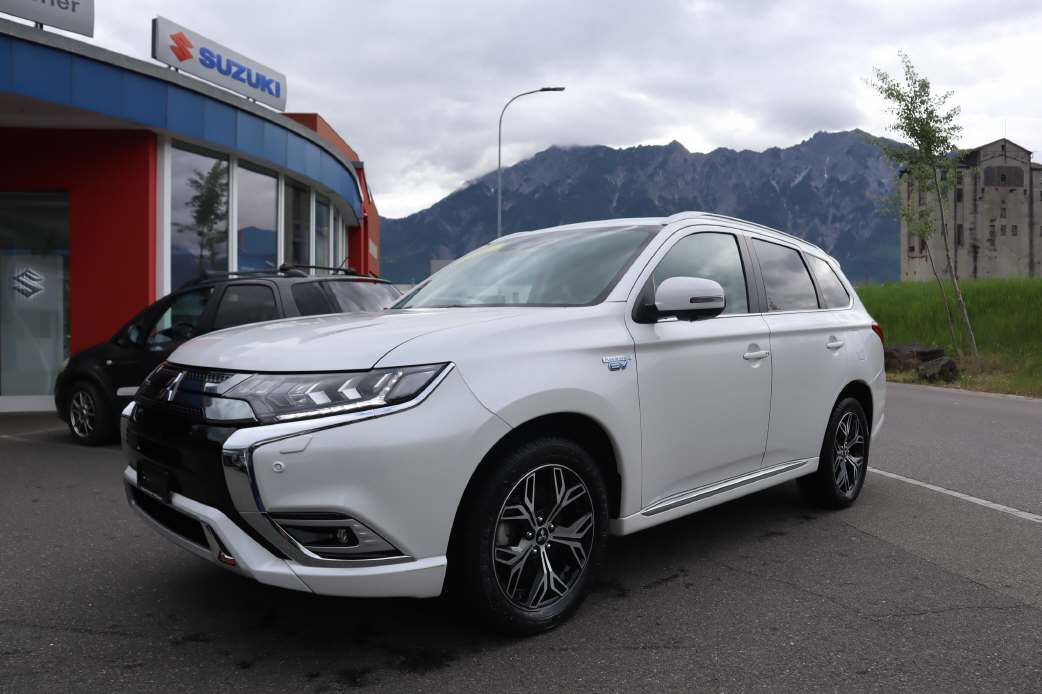 MITSUBISHI Outlander 2.4 PHEV Style-image-1