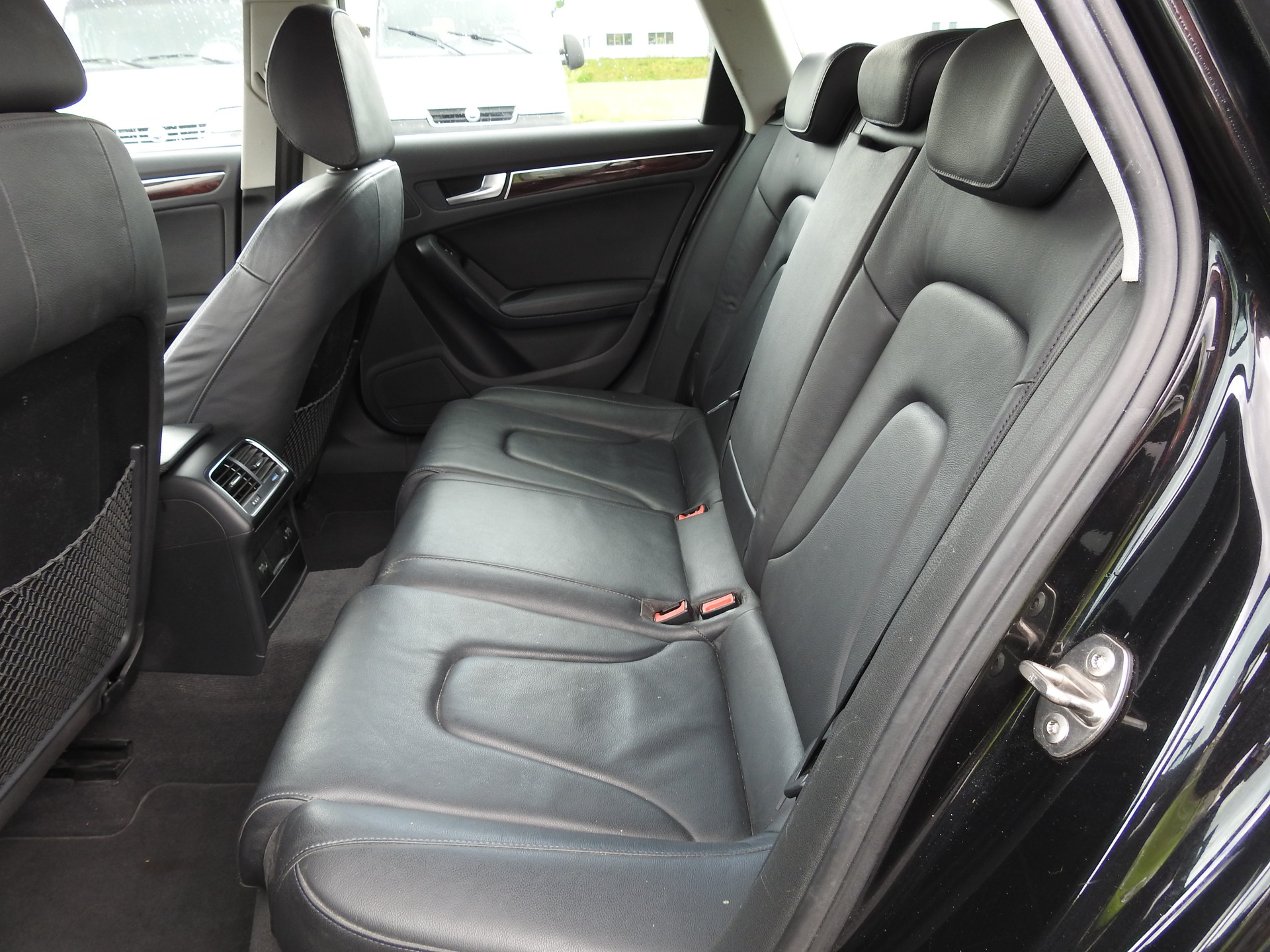 AUDI A4 Avant 2.0 TFSI quattro S-tronic-image-14